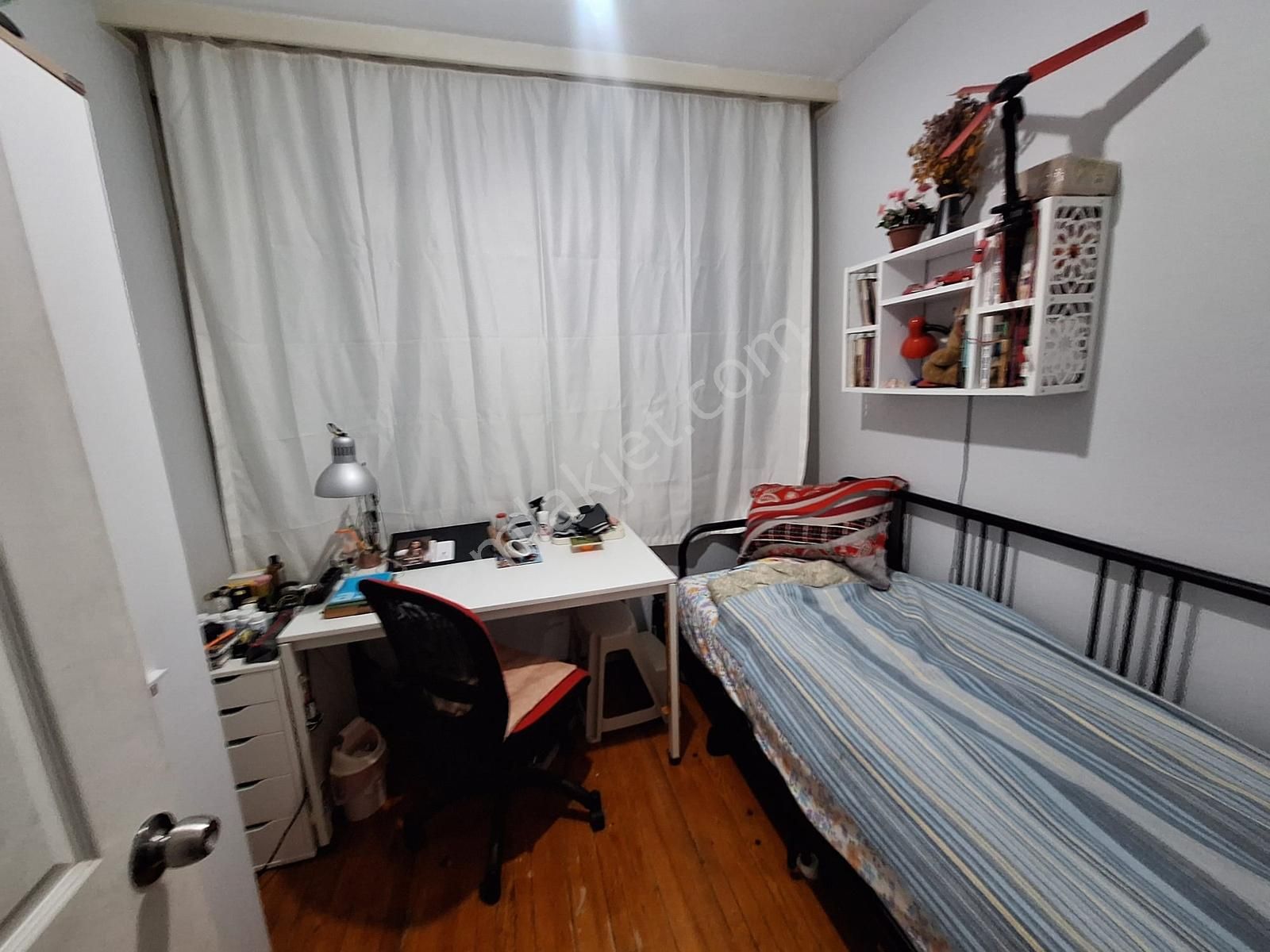 Hatay Metro Çıkışı Cadde Yanı Park Manzaralı - Görsel 4