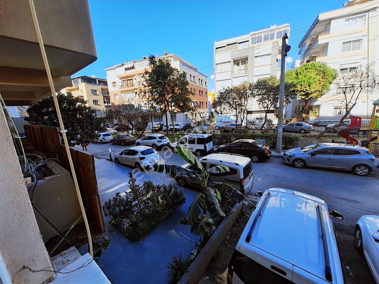 Hatay Metro Çıkışı Cadde Yanı Park Manzaralı - Görsel 3