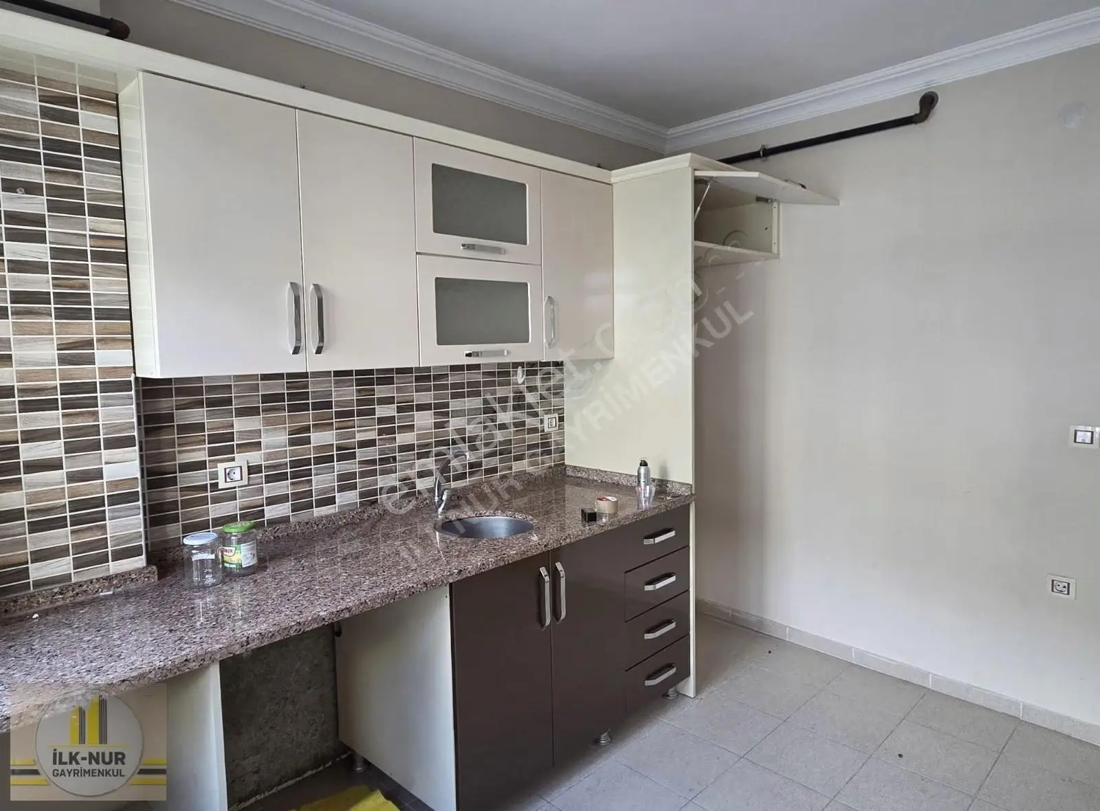 Acill Trabzon Pelitli Havaalanı Karşısı 90 M2 3.kat 2+1 Sahile 50 Mt - Görsel 7