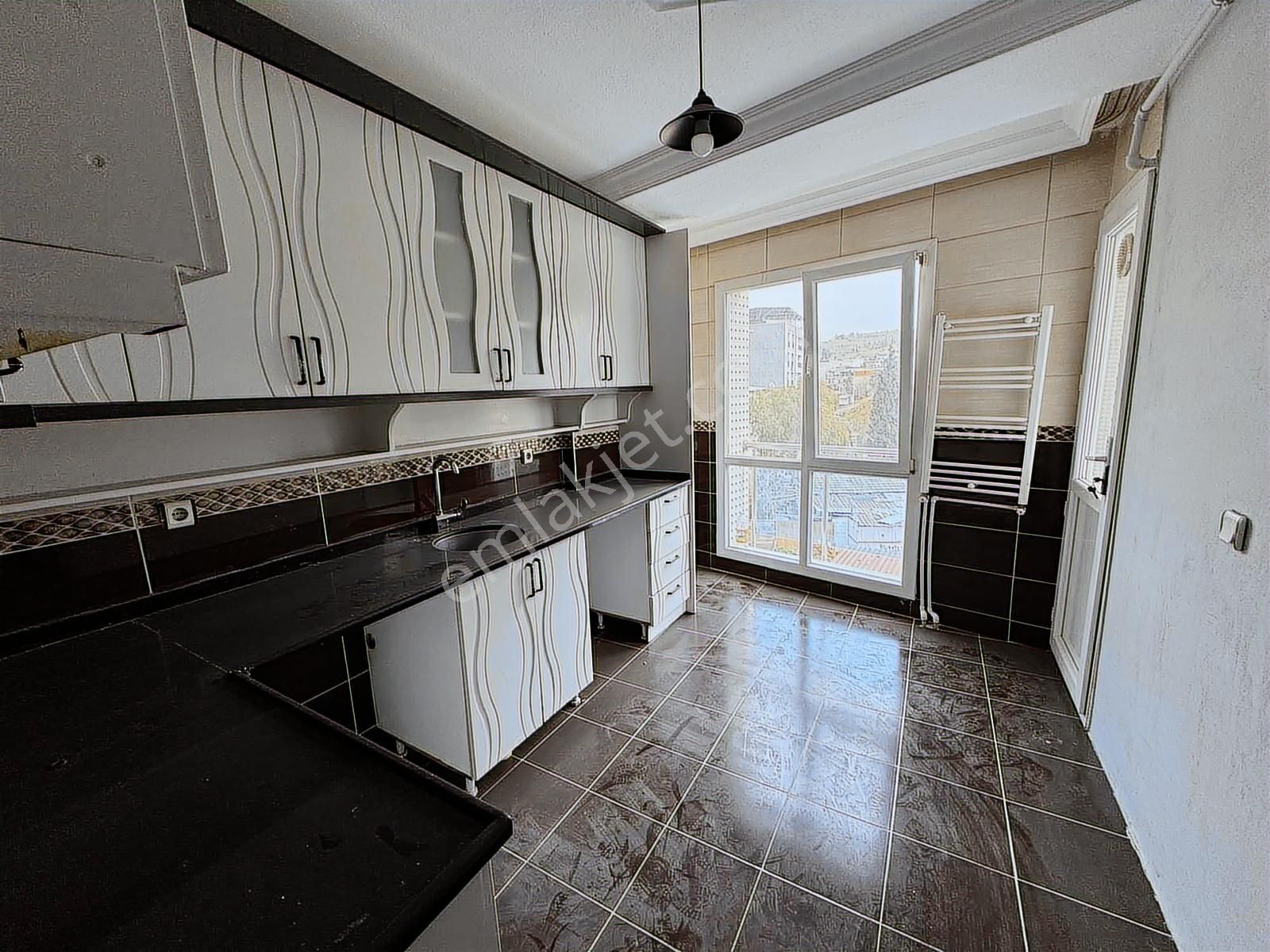 Buca İnönü Mah 90 M2 Cadde Üzeri Dgazlı Kiralık 2.kat Köşe Daire - Görsel 12
