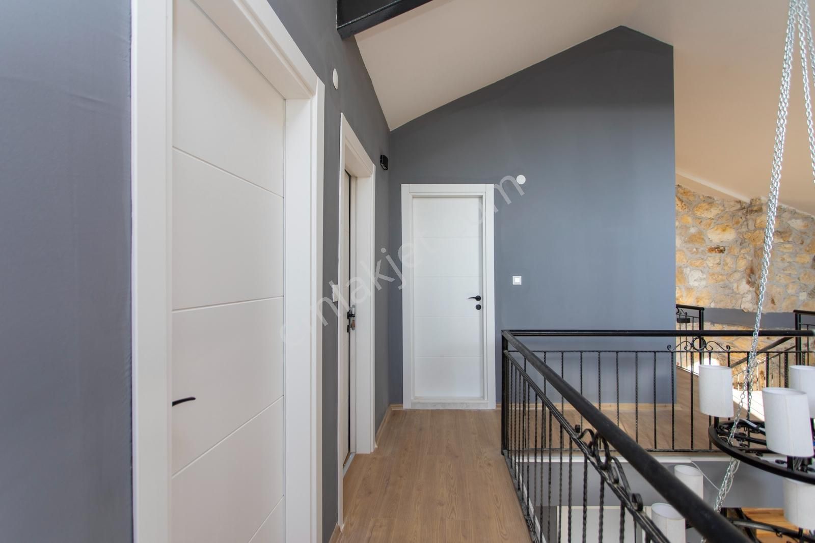 Foça Bağarası Villalar Bölgesinde Satılık Müstakil 5+2 Taş Villa - Görsel 28