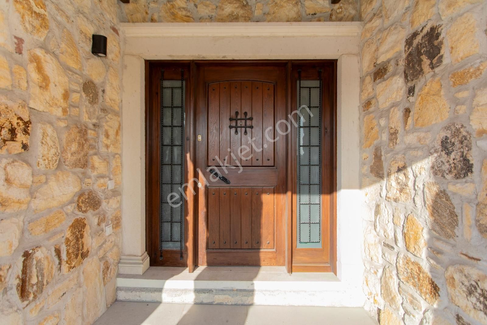 Foça Bağarası Villalar Bölgesinde Satılık Müstakil 5+2 Taş Villa - Görsel 5