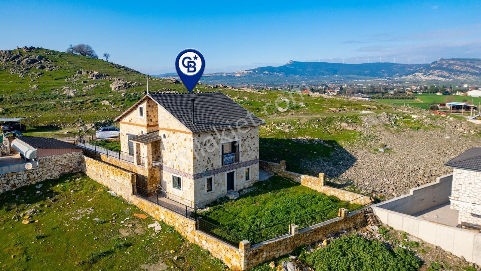 Foça Bağarası Villalar Bölgesinde Satılık Müstakil 5+2 Taş Villa