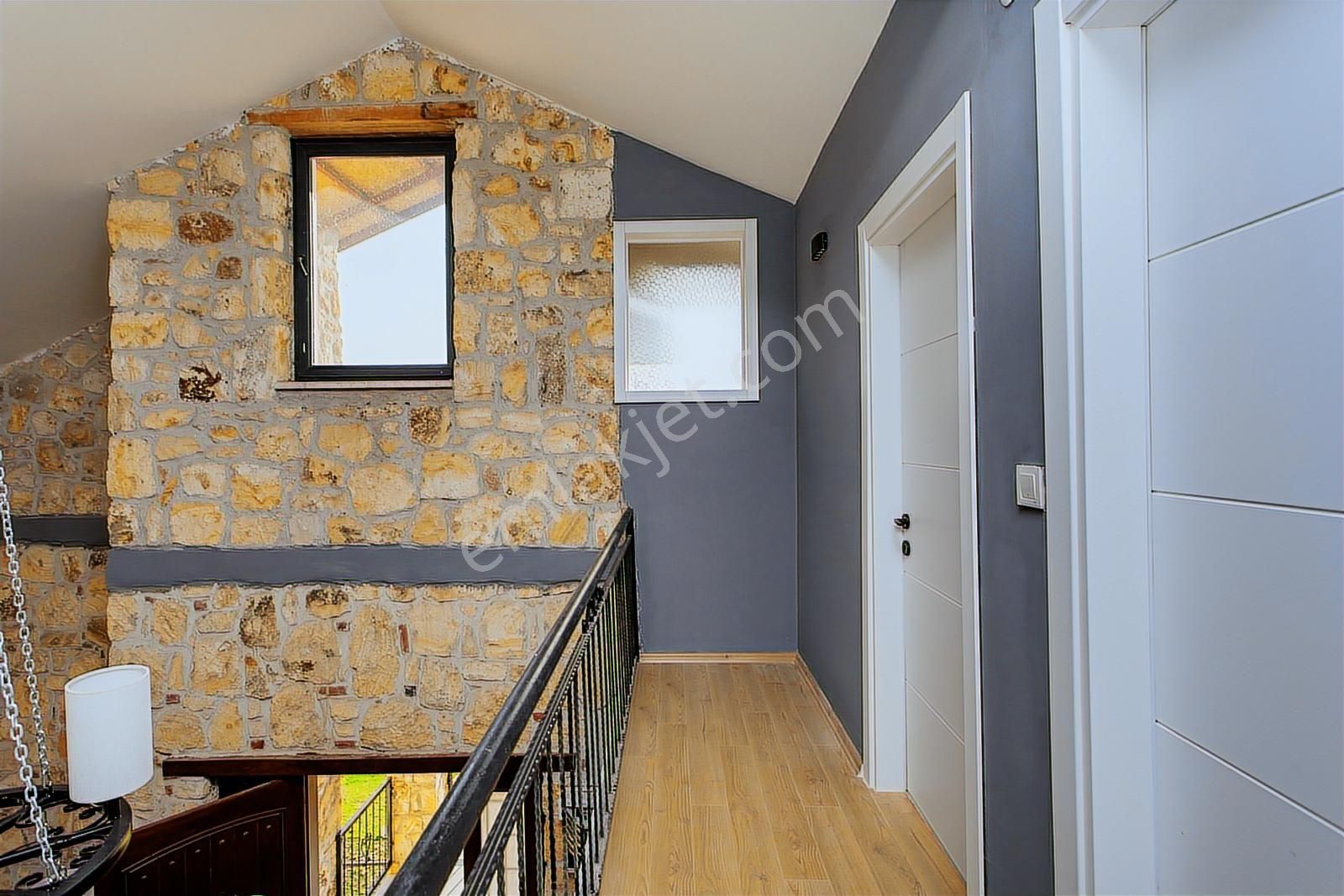 Foça Bağarası Villalar Bölgesinde Satılık Müstakil 5+2 Taş Villa - Görsel 31