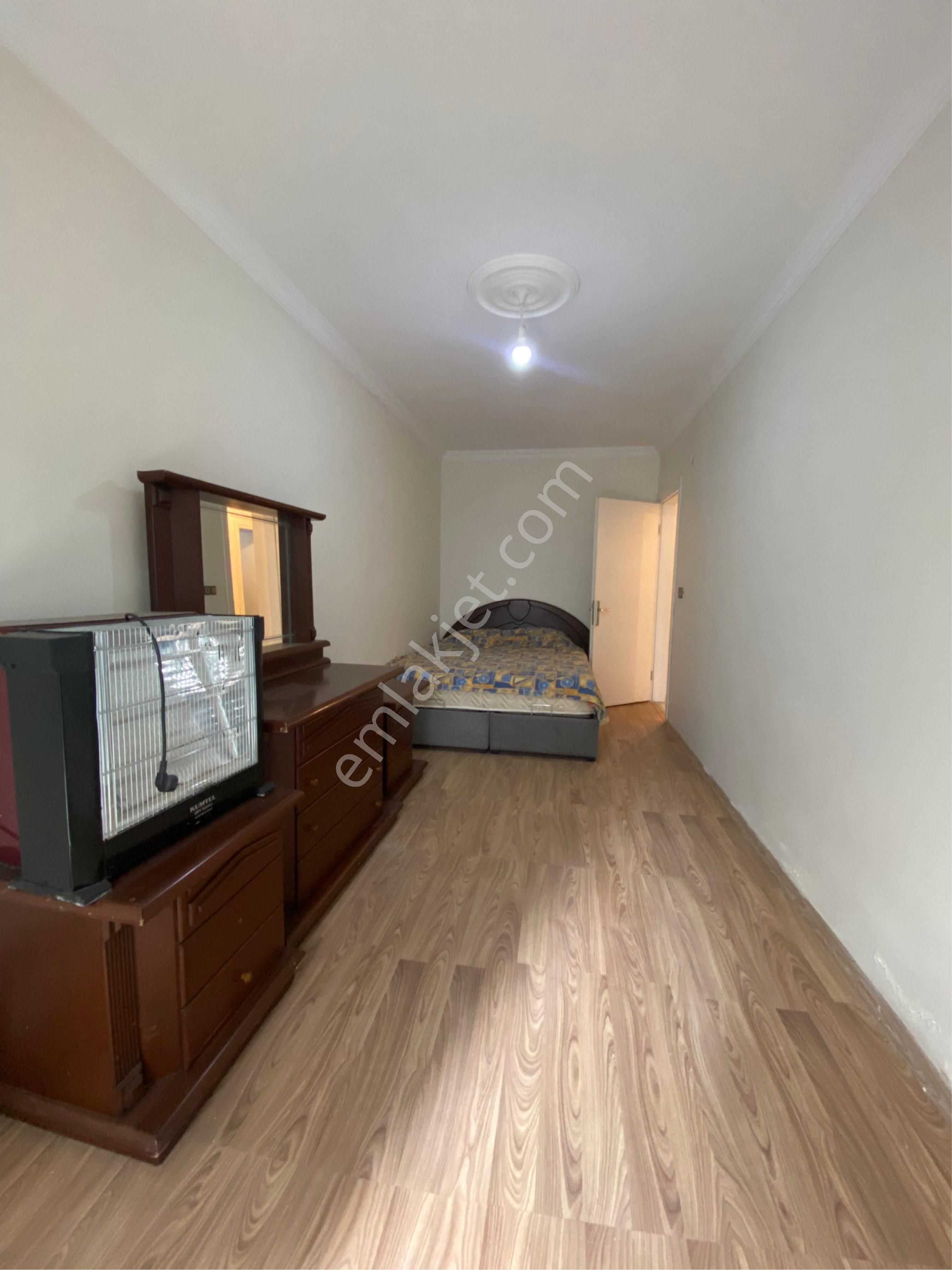 Kuşadası Davutlarda Merkezde Çift Cephe Çift Bahçeli Çok Geniş 2+1 Daire - Görsel 12