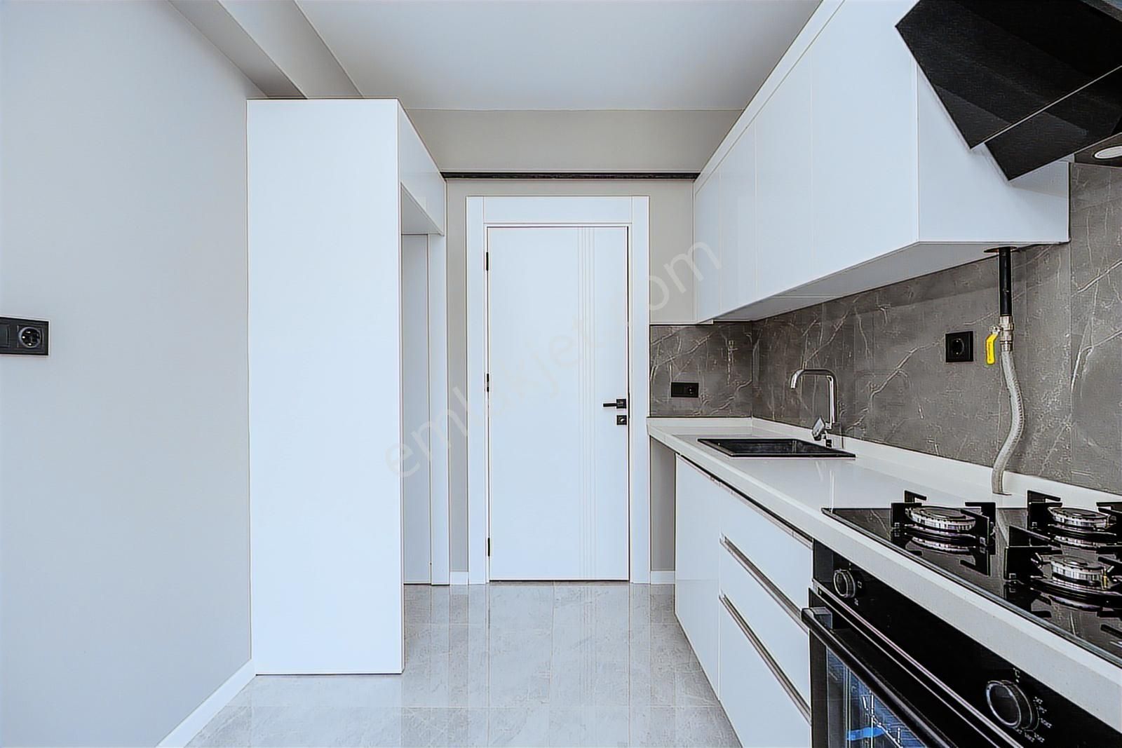 Prestijli Konum Balat'ta Satılık Ayrı Mutfak 2+1 - Görsel 24