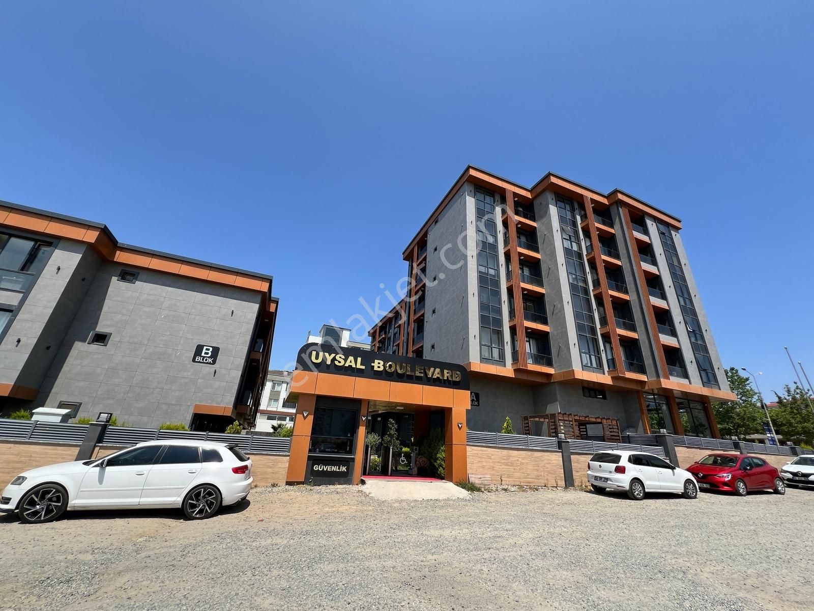 Redstone'dan Uysal Boulevard'da Satılık 1+1 Daire