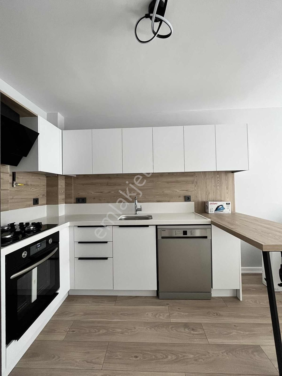 Cb Level'dan Beşevler Yıldırım Cad. Arakat 1+1 Eşyalı Daire - Görsel 14