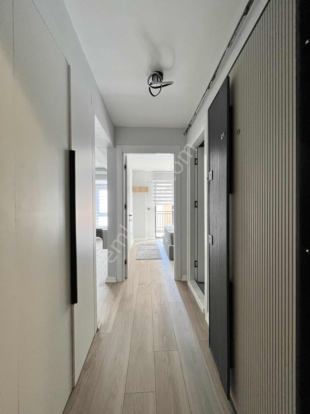 Cb Level'dan Beşevler Yıldırım Cad. Arakat 1+1 Eşyalı Daire - Görsel 3