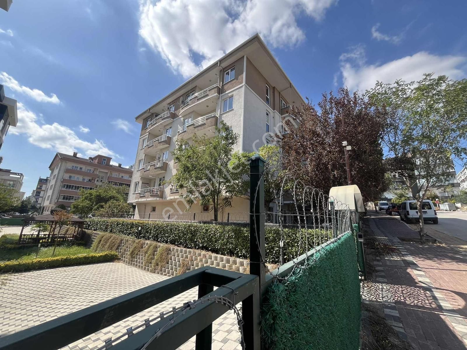 Cb Level'dan Aile Yaşamına Uygun 2+1 Eşyasız Kiralık Daire