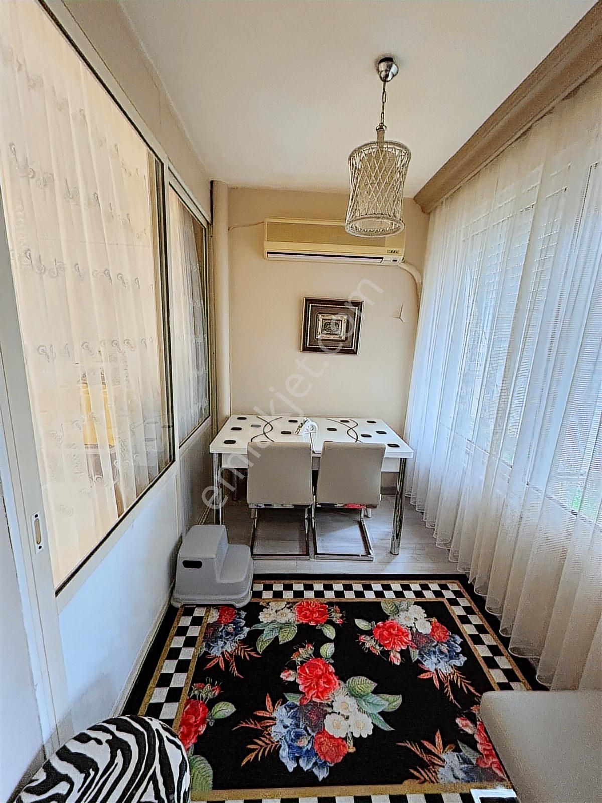 Ataköy Gazi Sitesi'nde Satılık 3+1 Modern Daire -- Krediye Uygun - Görsel 3