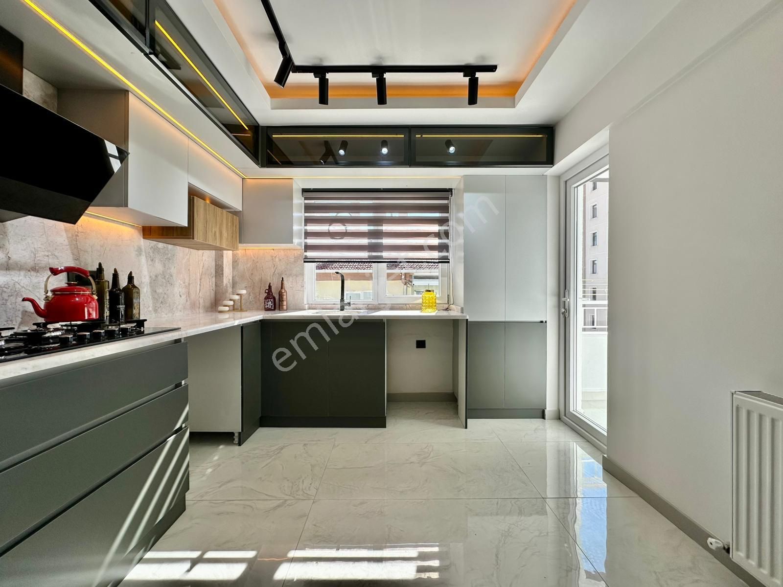 Kalecik Emlak'tan Merkezde Şık Yapılı Güney Cephe Emsalsiz 3+1