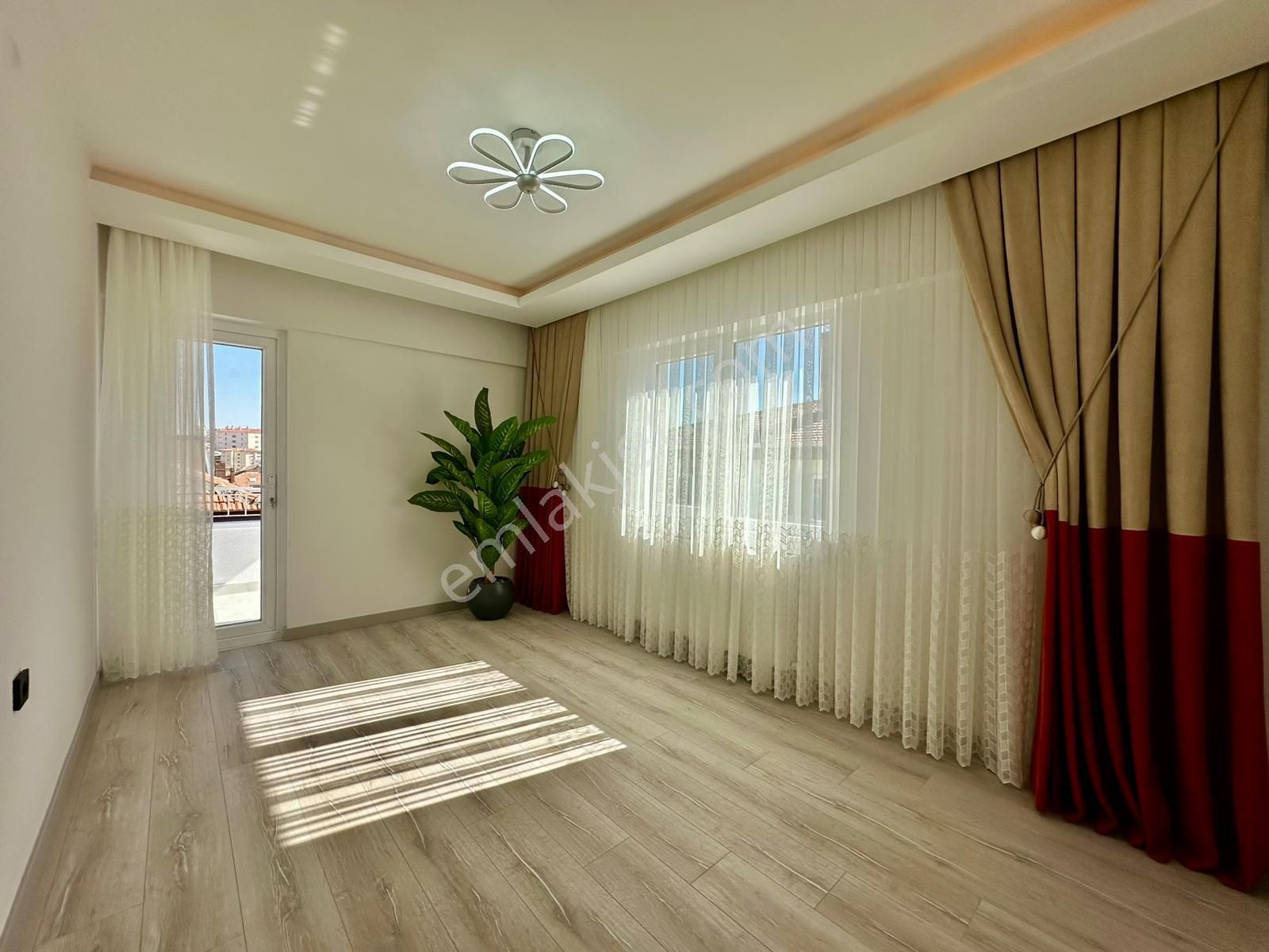 Kalecik Emlak'tan Merkezde Şık Yapılı Güney Cephe Emsalsiz 3+1 - Görsel 11