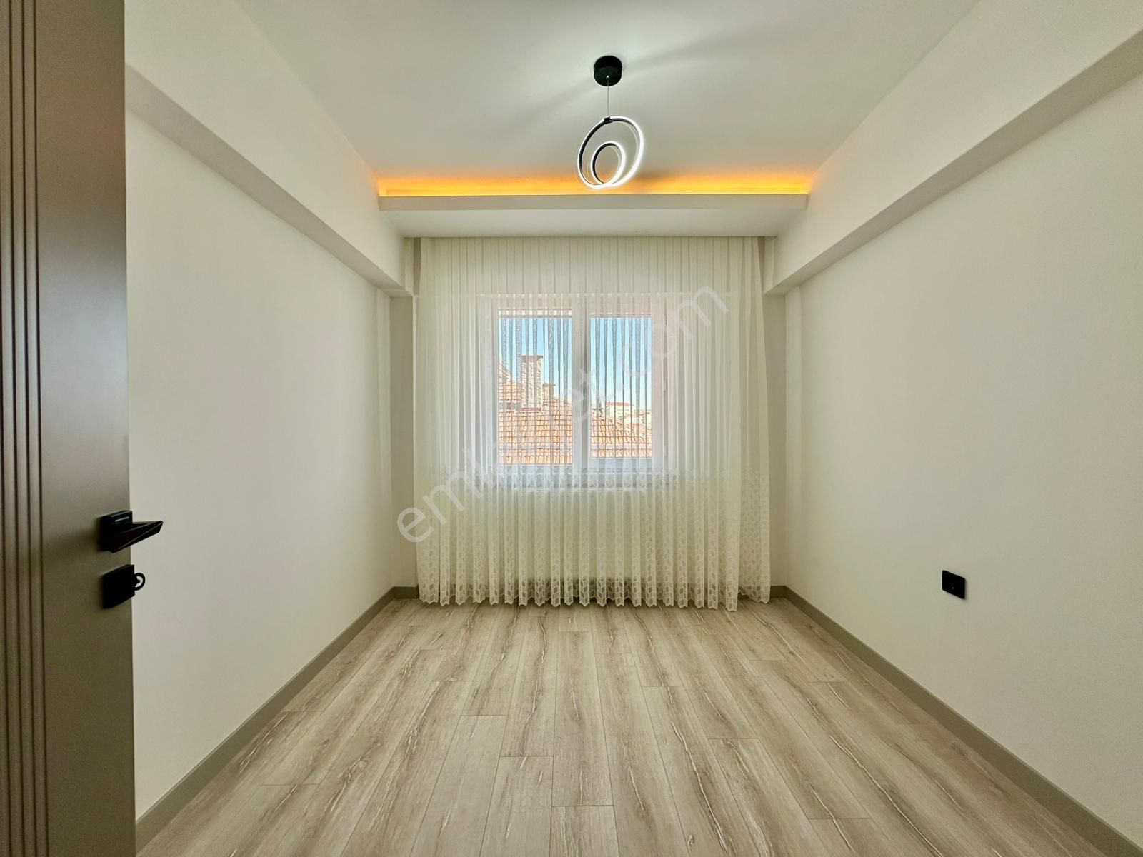 Kalecik Emlak'tan Merkezde Şık Yapılı Güney Cephe Emsalsiz 3+1 - Görsel 18
