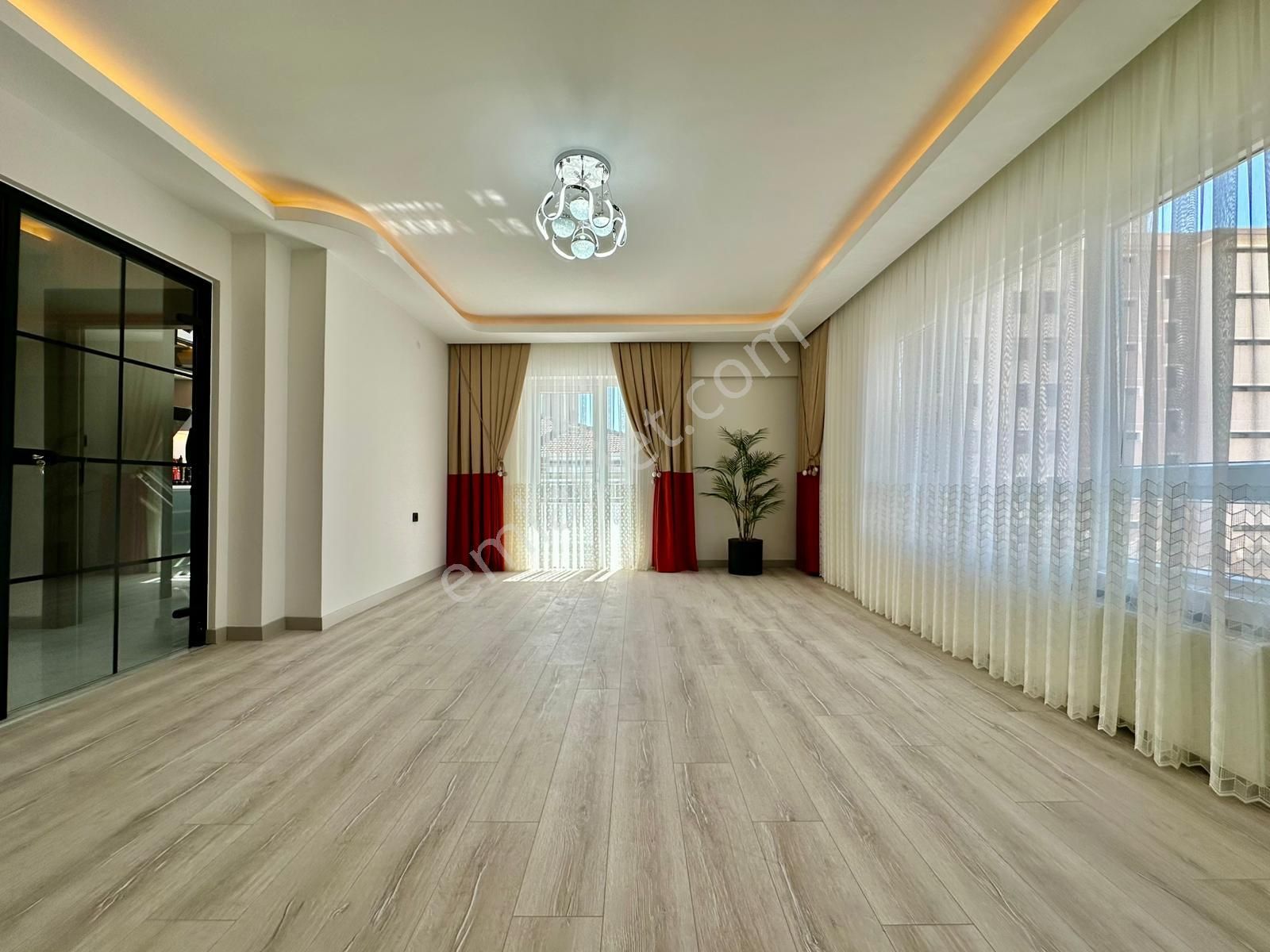 Kalecik Emlak'tan Merkezde Şık Yapılı Güney Cephe Emsalsiz 3+1 - Görsel 7
