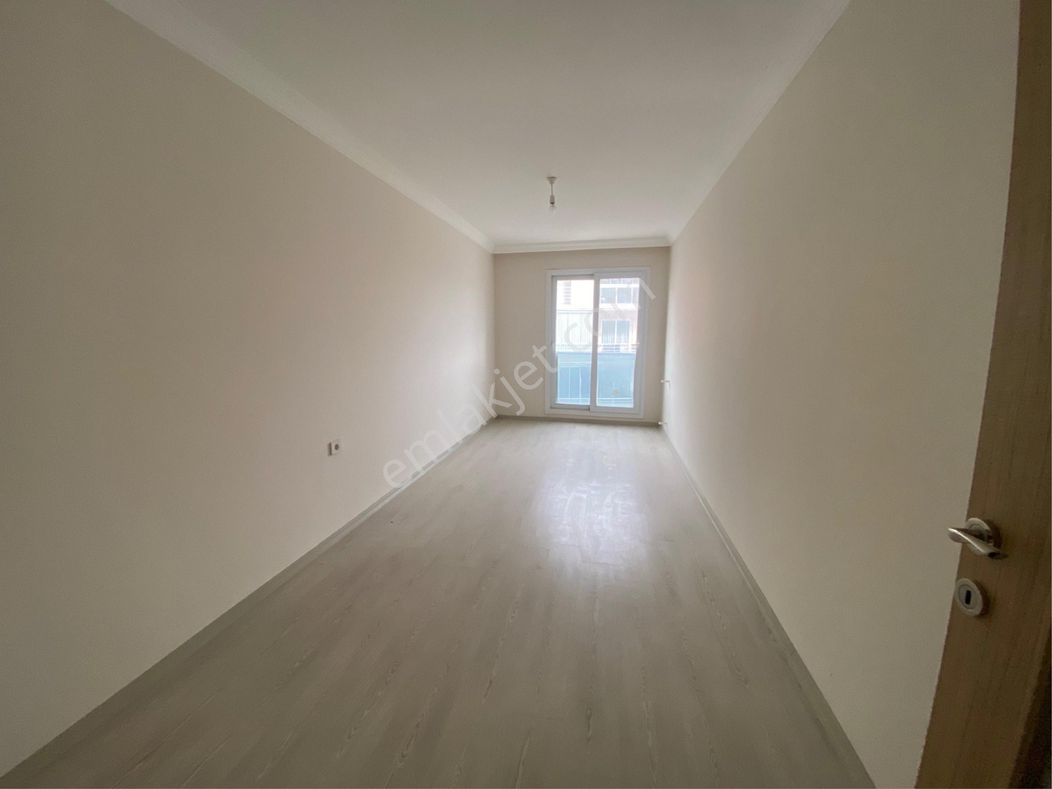 Kuşadası Davutlarda Çok Geniş Ebeveyn Banyolu Balkonlu Satılık 3+1 Daire - Görsel 4