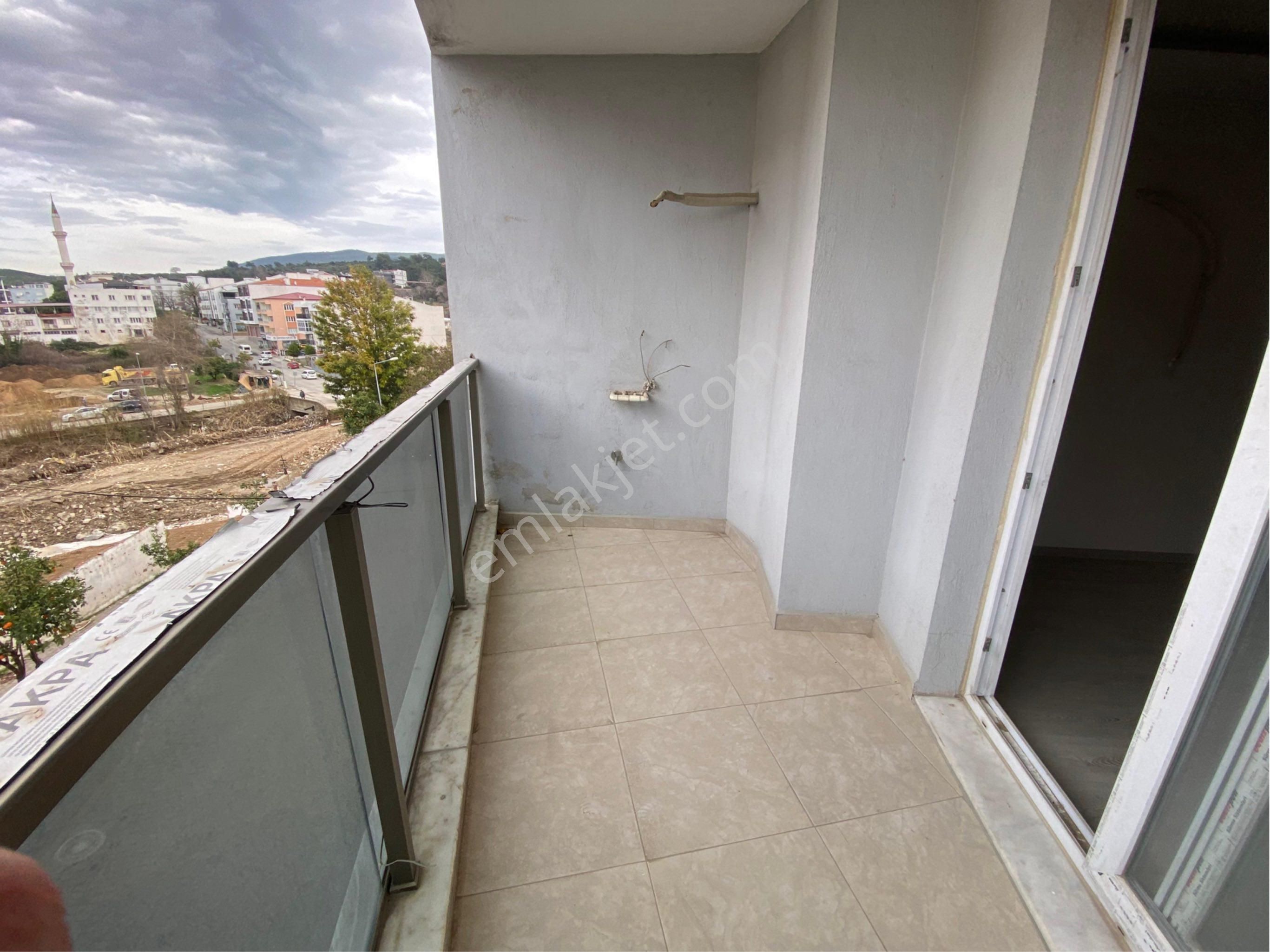 Kuşadası Davutlarda Çok Geniş Ebeveyn Banyolu Balkonlu Satılık 3+1 Daire - Görsel 6