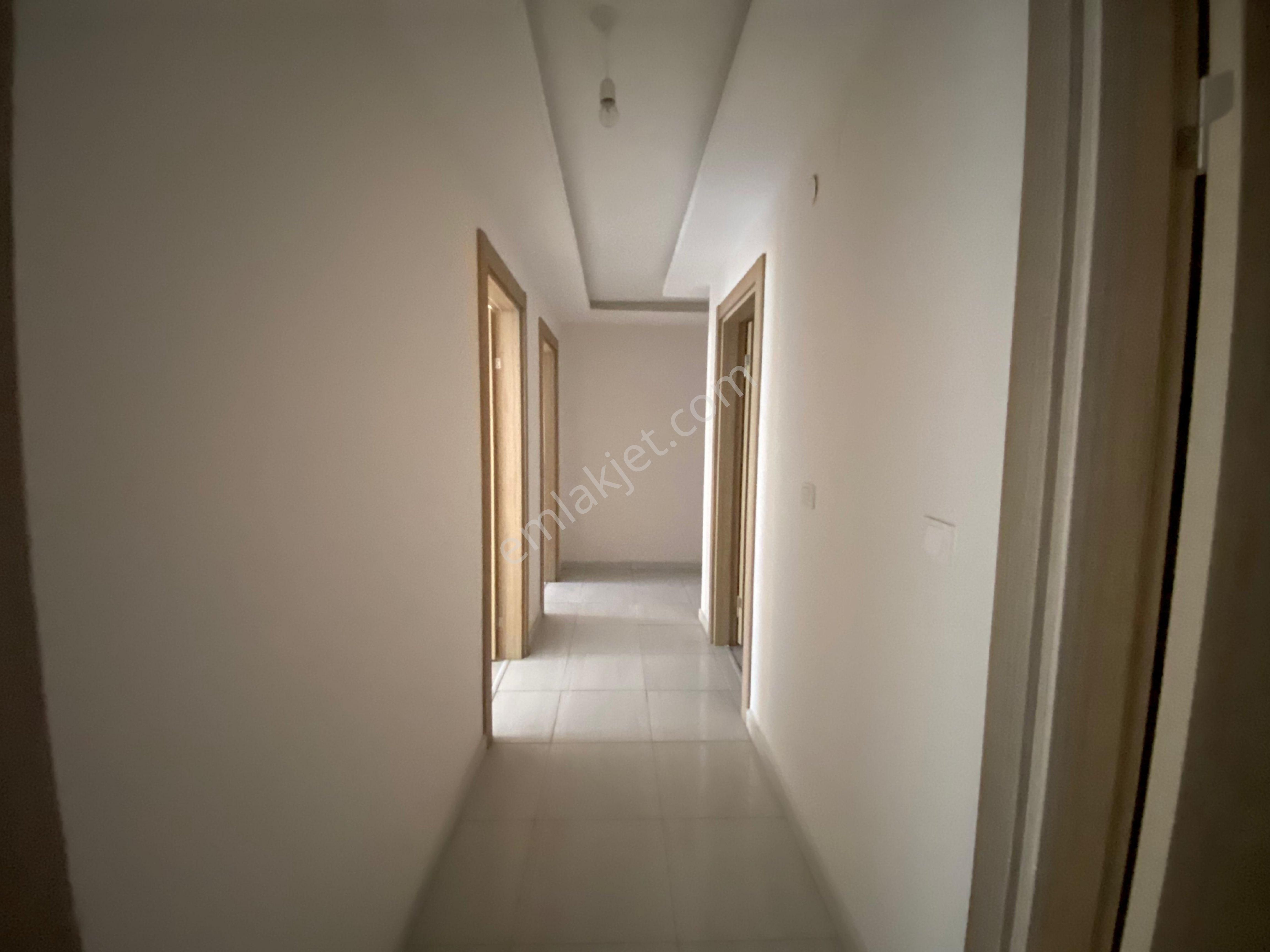 Kuşadası Davutlarda Çok Geniş Ebeveyn Banyolu Balkonlu Satılık 3+1 Daire - Görsel 2