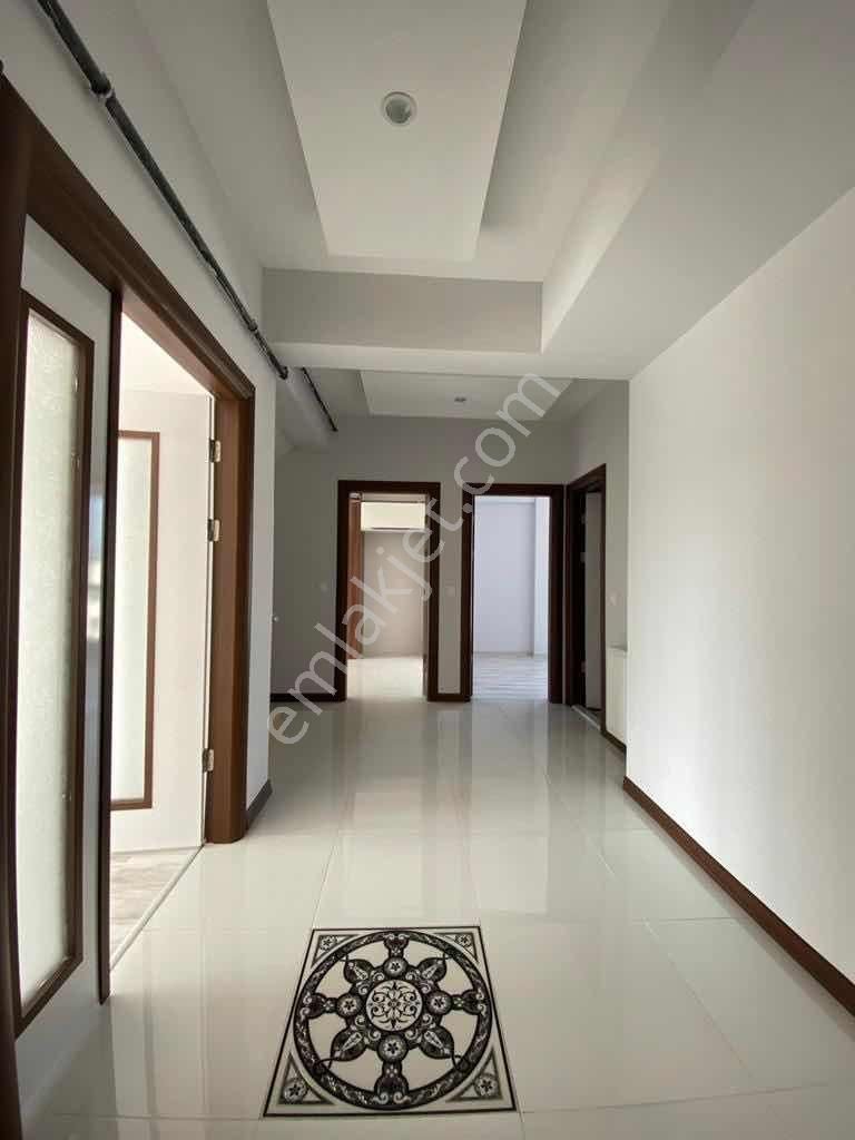 Cb Level'dan Aile Yaşamına Uygun Geniş 4+1 Kiralık Daire - Görsel 6