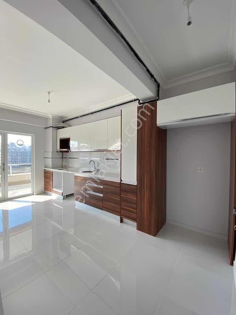 Cb Level'dan Aile Yaşamına Uygun Geniş 4+1 Kiralık Daire - Görsel 32