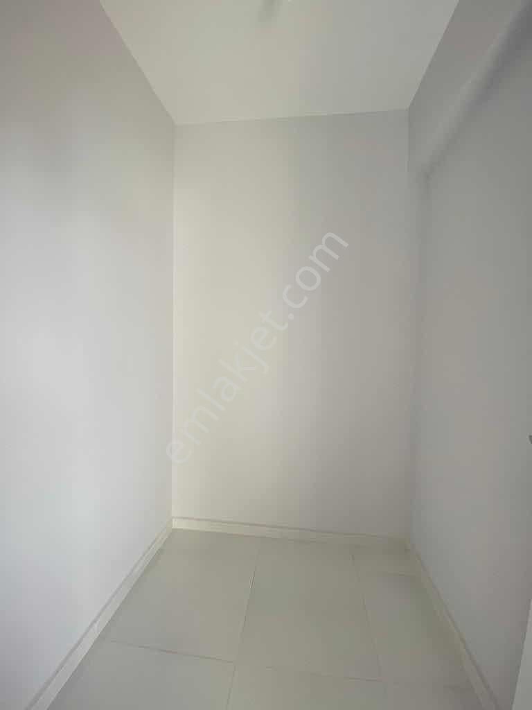 Cb Level'dan Aile Yaşamına Uygun Geniş 4+1 Kiralık Daire - Görsel 16