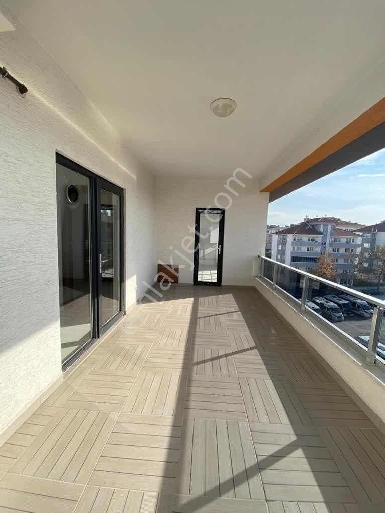 Cb Level'dan Aile Yaşamına Uygun Geniş 4+1 Kiralık Daire - Görsel 22
