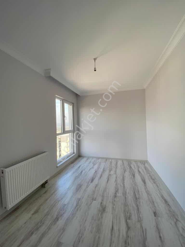 Cb Level'dan Aile Yaşamına Uygun Geniş 4+1 Kiralık Daire - Görsel 7