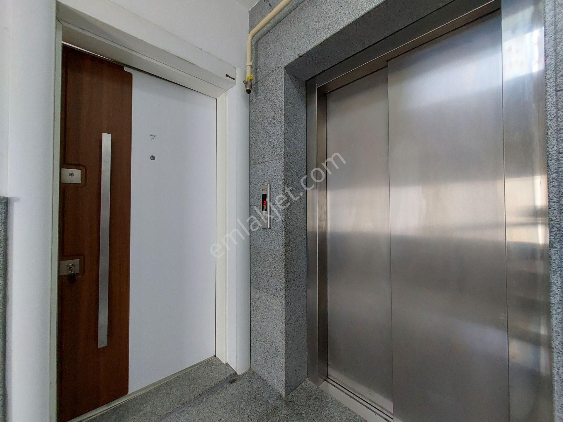 Kızıltoprak Full Kredili Otoparklı 90m2 2+1 3. Kat Satılık Daire - Görsel 8