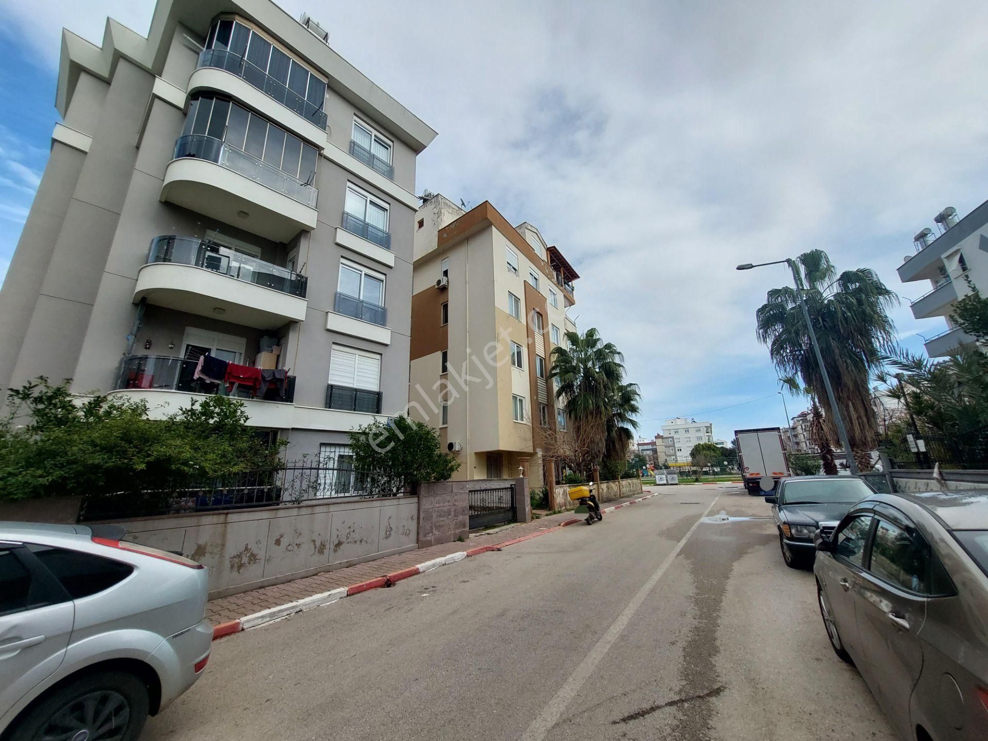 Kızıltoprak Full Kredili Otoparklı 90m2 2+1 3. Kat Satılık Daire - Görsel 2