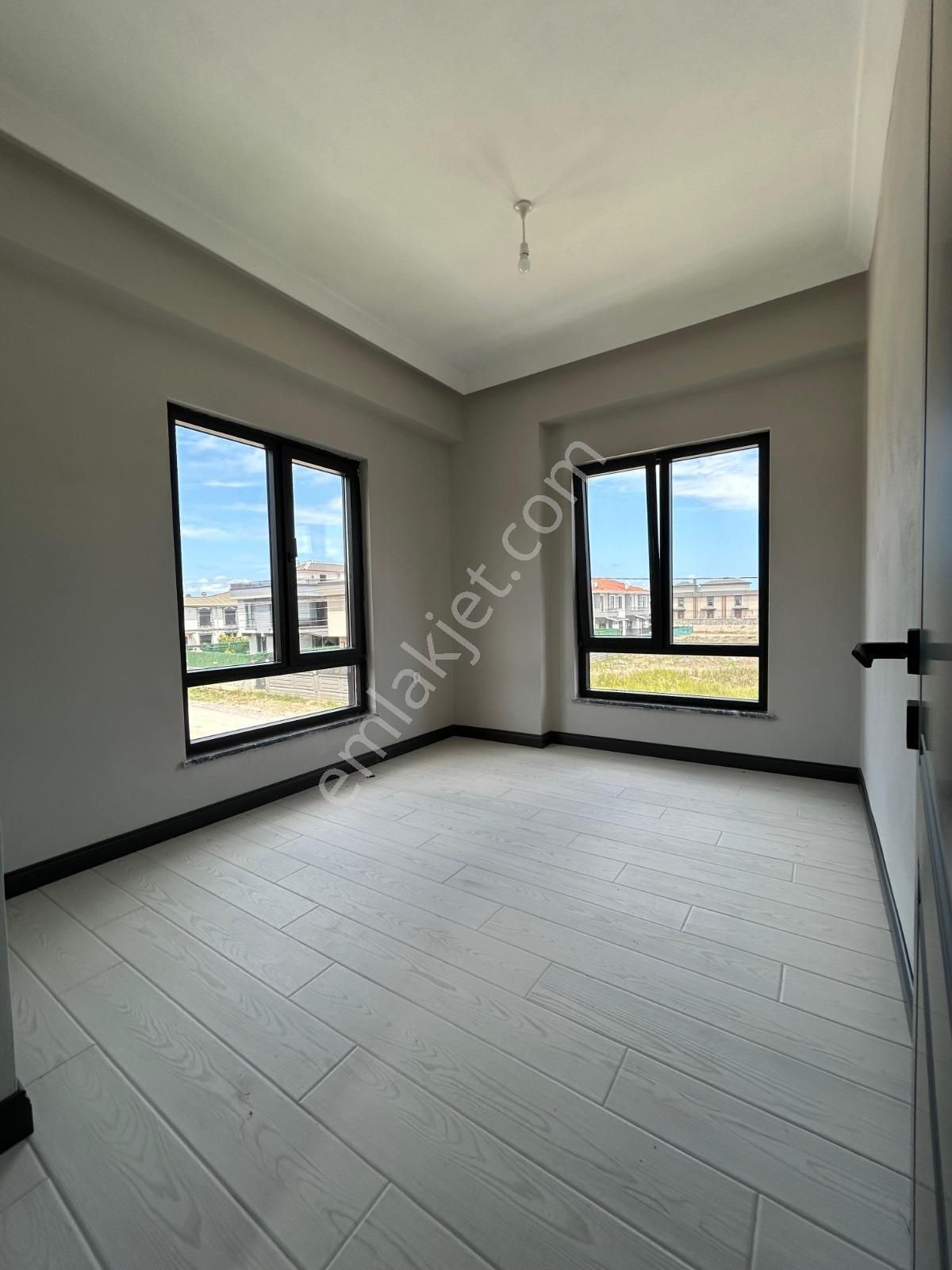 Karasuda Deniz Manzaralı Müstakil Bahçeli 4+1 Satılık Tripleks - Görsel 17