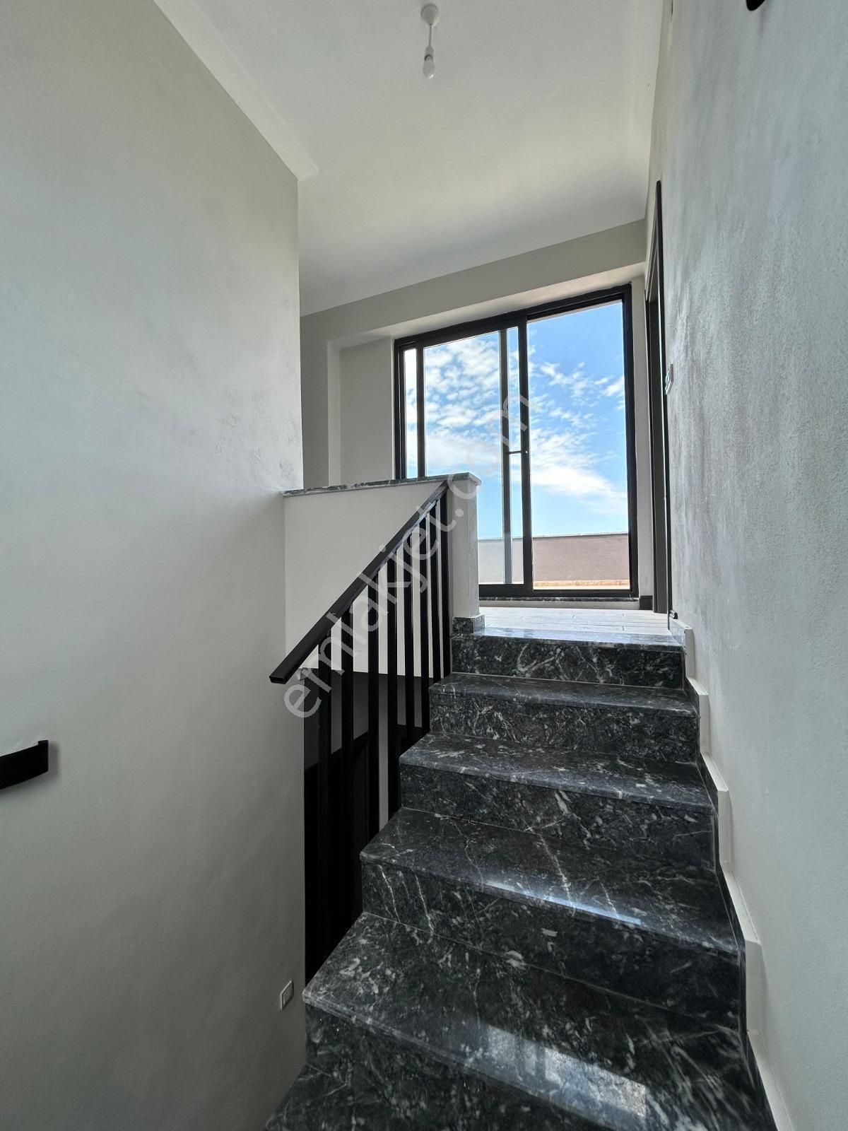 Karasuda Deniz Manzaralı Müstakil Bahçeli 4+1 Satılık Tripleks - Görsel 18