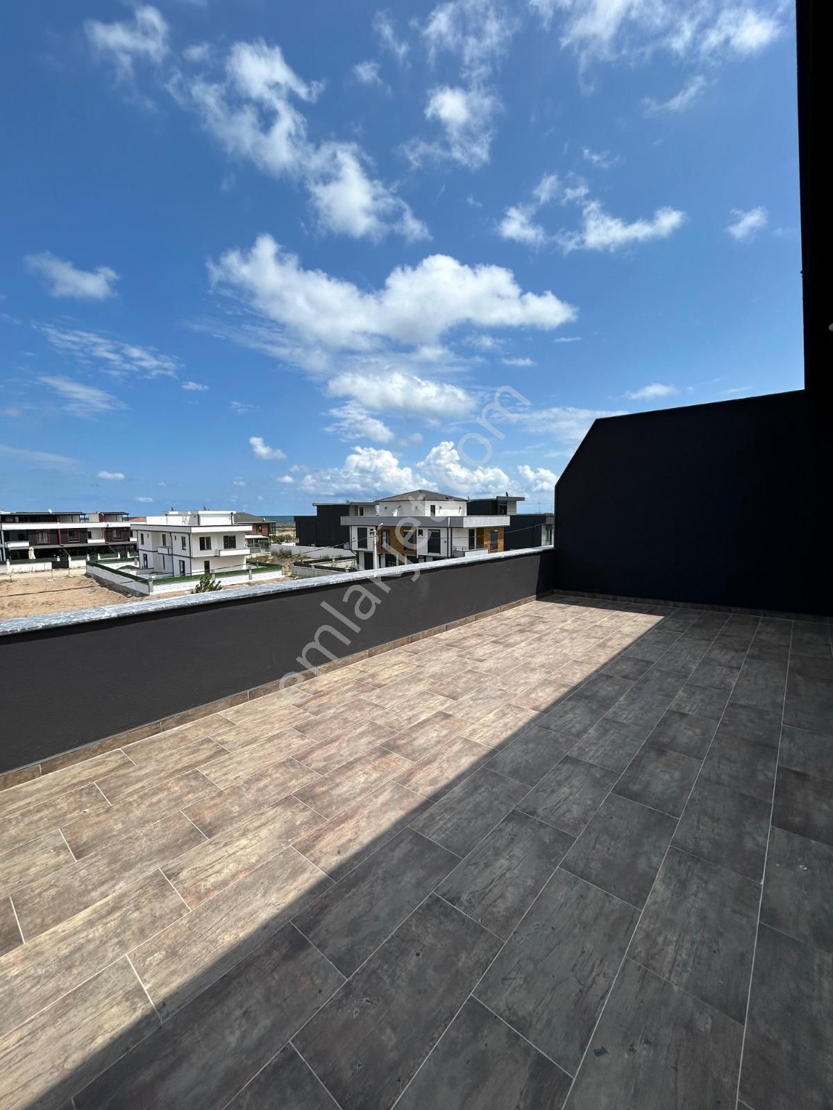 Karasuda Deniz Manzaralı Müstakil Bahçeli 4+1 Satılık Tripleks - Görsel 24