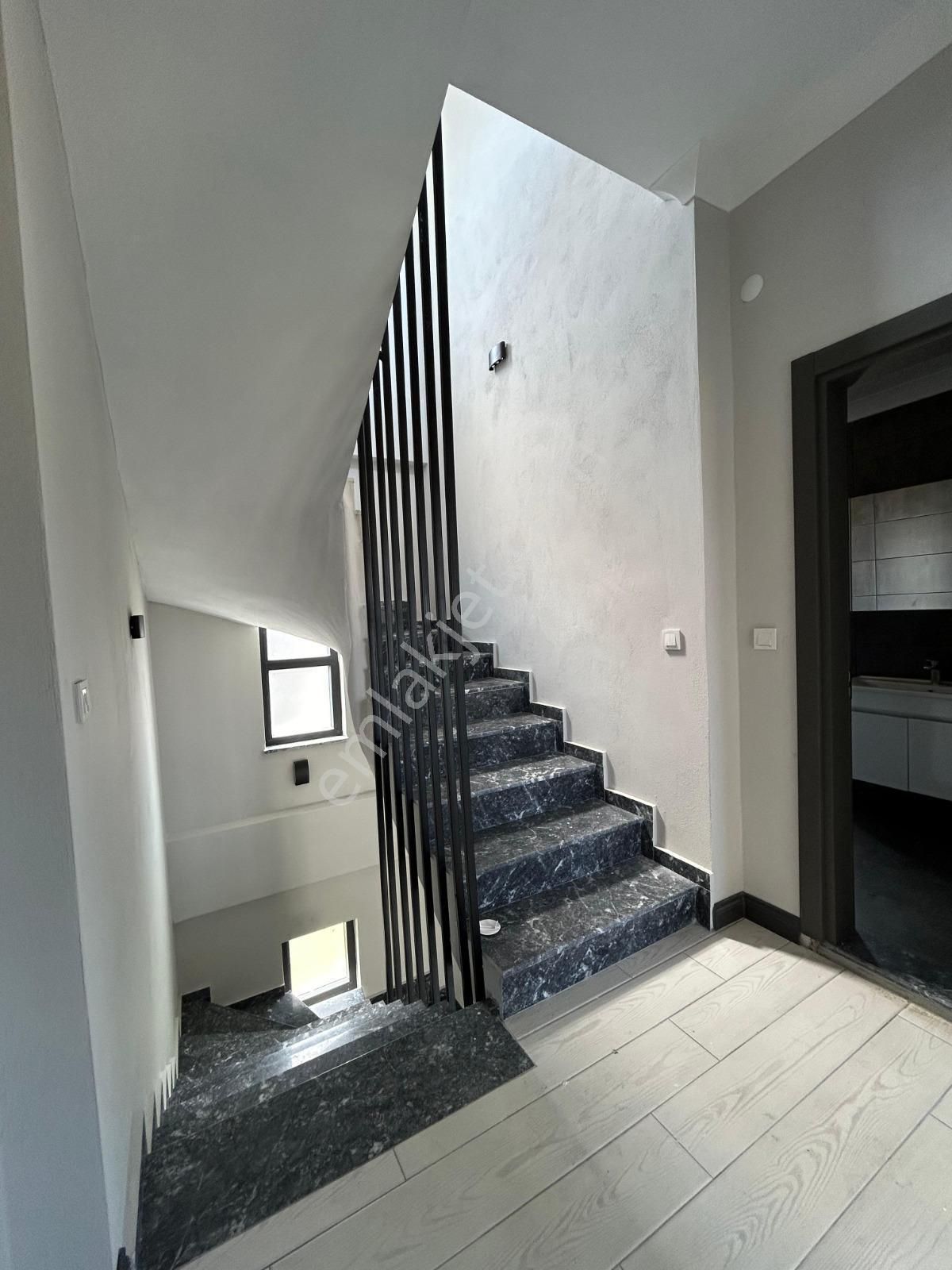 Karasuda Deniz Manzaralı Müstakil Bahçeli 4+1 Satılık Tripleks - Görsel 13