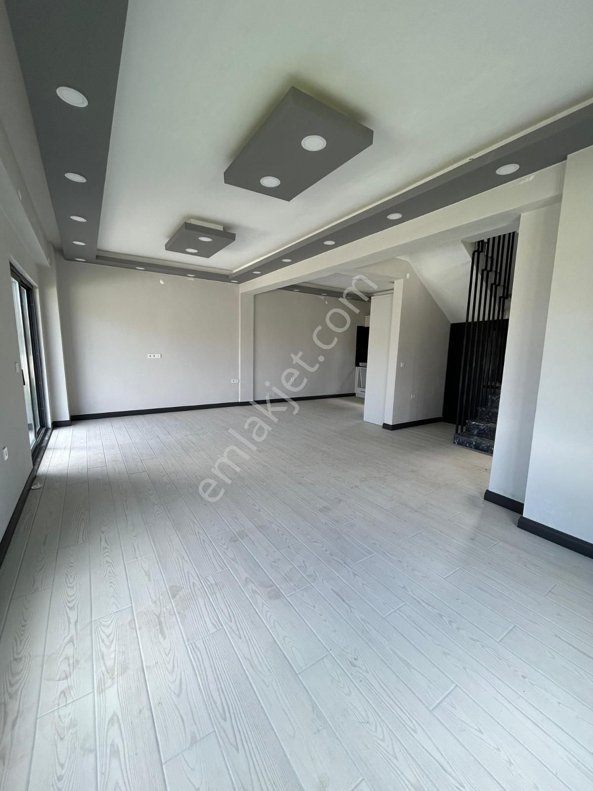 Karasuda Deniz Manzaralı Müstakil Bahçeli 4+1 Satılık Tripleks - Görsel 9