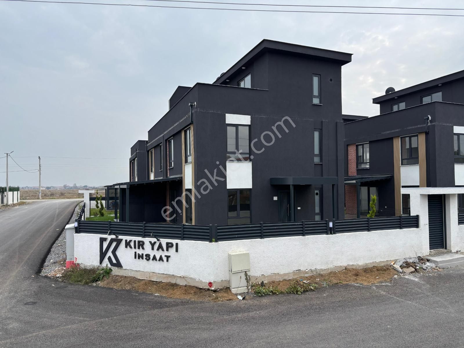 Karasuda Deniz Manzaralı Müstakil Bahçeli 4+1 Satılık Tripleks - Görsel 31