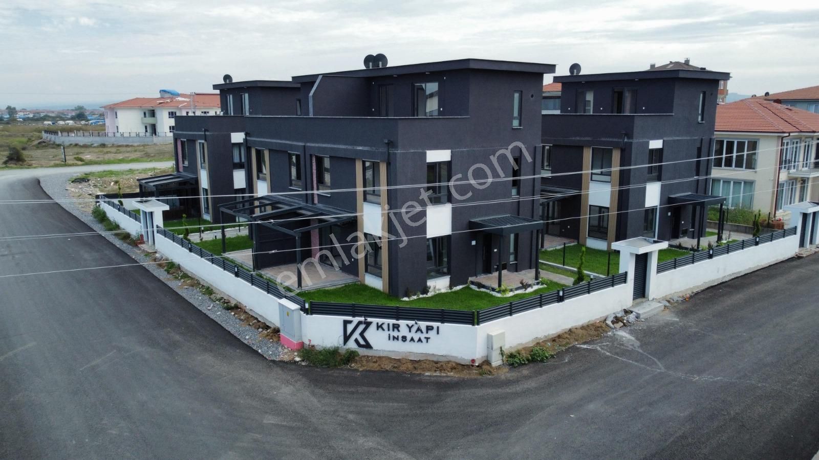 Karasuda Deniz Manzaralı Müstakil Bahçeli 4+1 Satılık Tripleks - Görsel 2