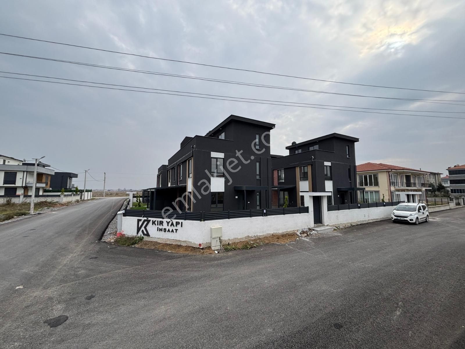 Karasuda Deniz Manzaralı Müstakil Bahçeli 4+1 Satılık Tripleks - Görsel 33