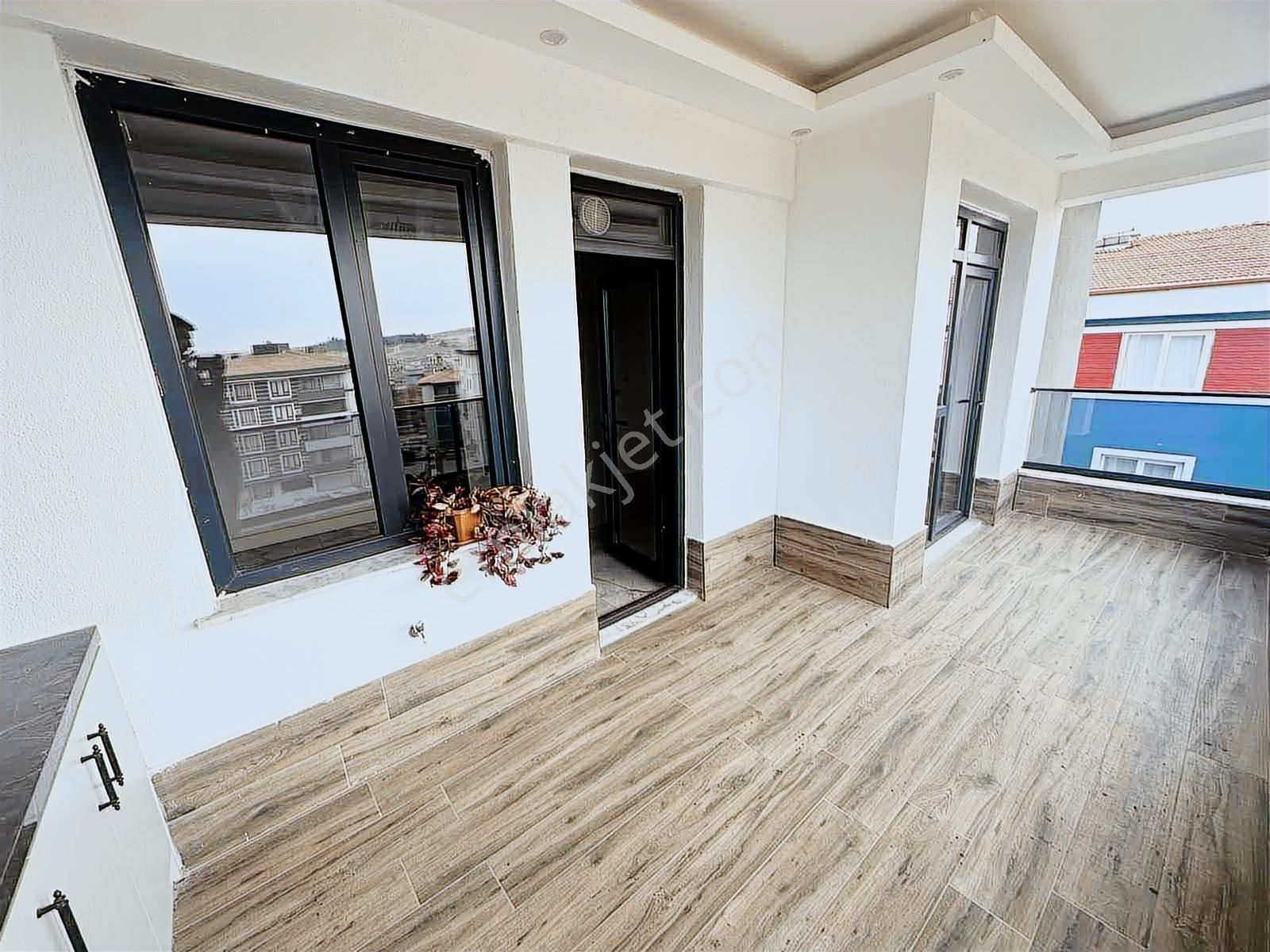 Ayalp'ten Ön Cephe Harika Manzaralı 3+1 Daire.