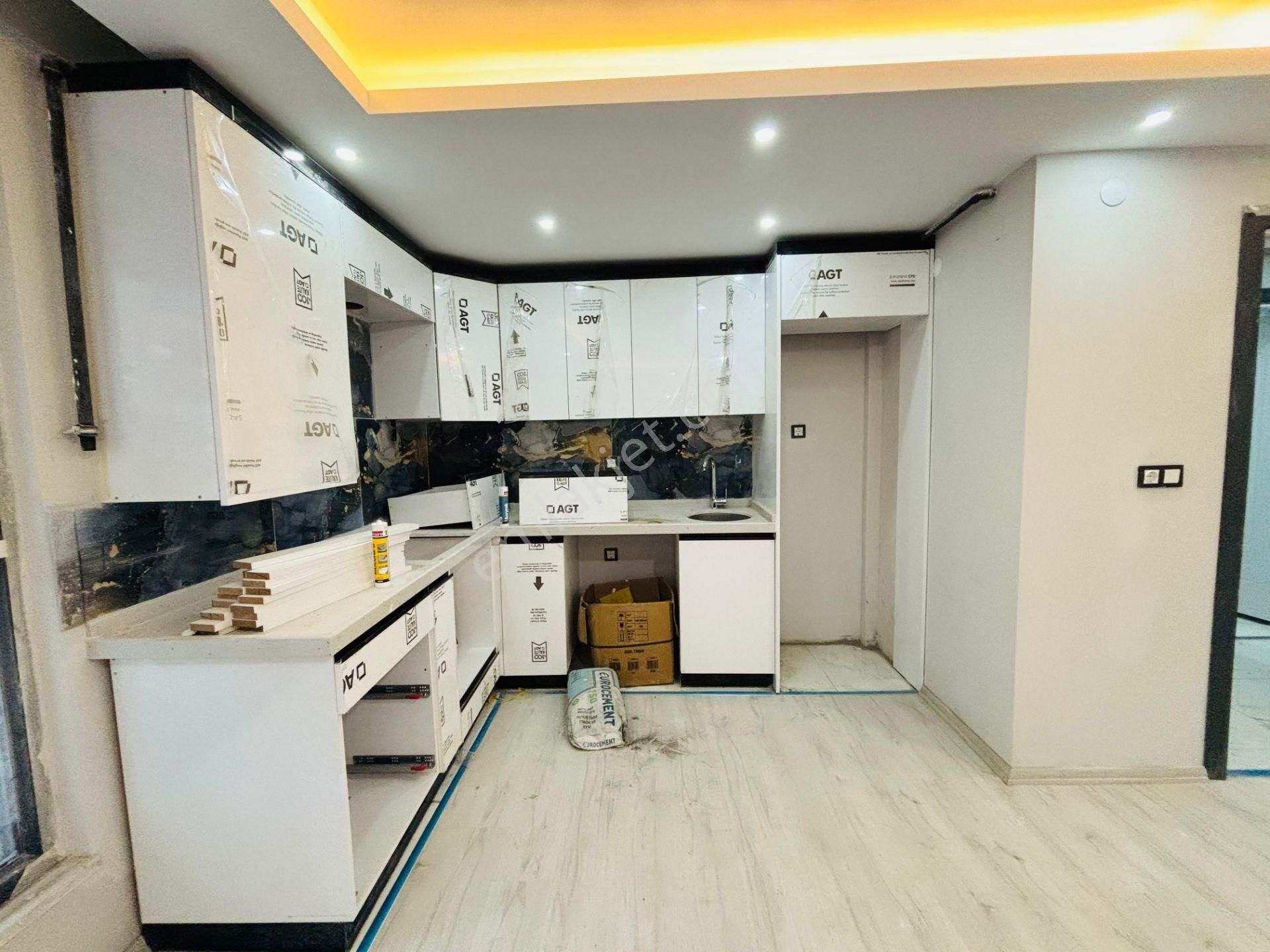 Güven'den Avm Bölgesinde Cadde Üstü Ön Cephe İskanlı 2+1 Daire - Görsel 6