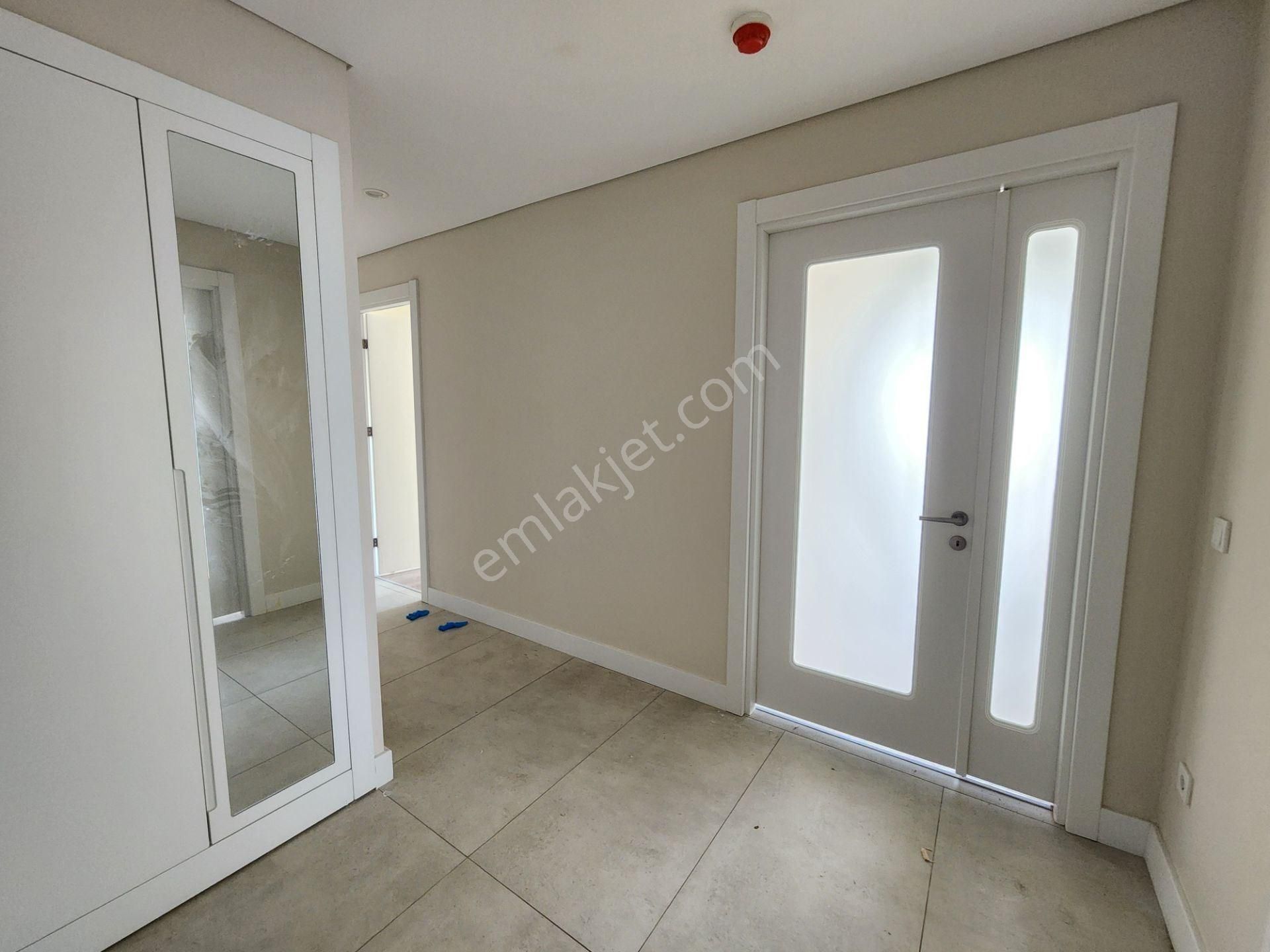 Kartal Batı Yakası Ödeme Avantajlı 47m2 Teraslı Tüm Camlardan Peyzaj Manzaralı Satılık 4+1 Daire - Görsel 9