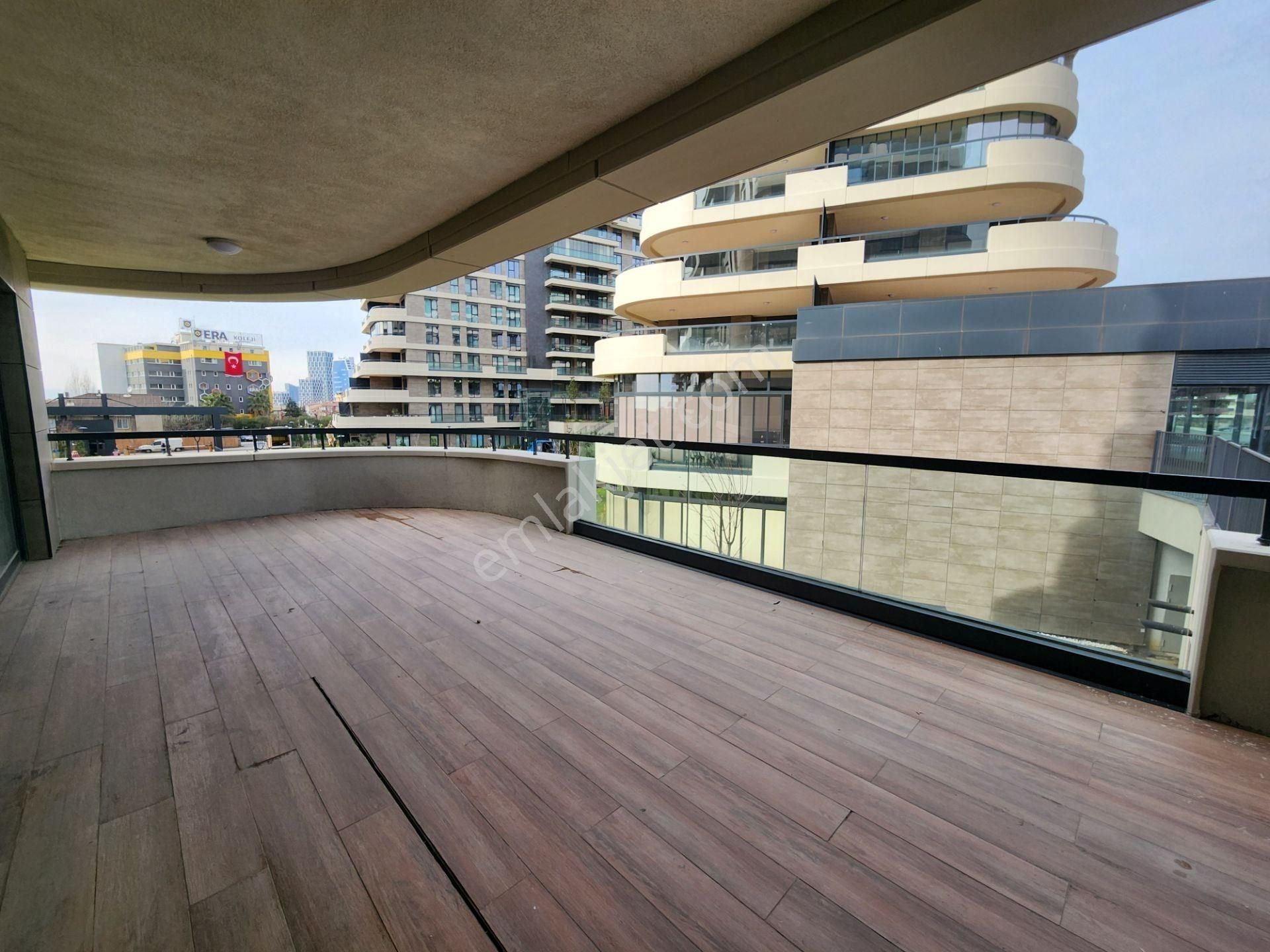 Kartal Batı Yakası Ödeme Avantajlı 47m2 Teraslı Tüm Camlardan Peyzaj Manzaralı Satılık 4+1 Daire