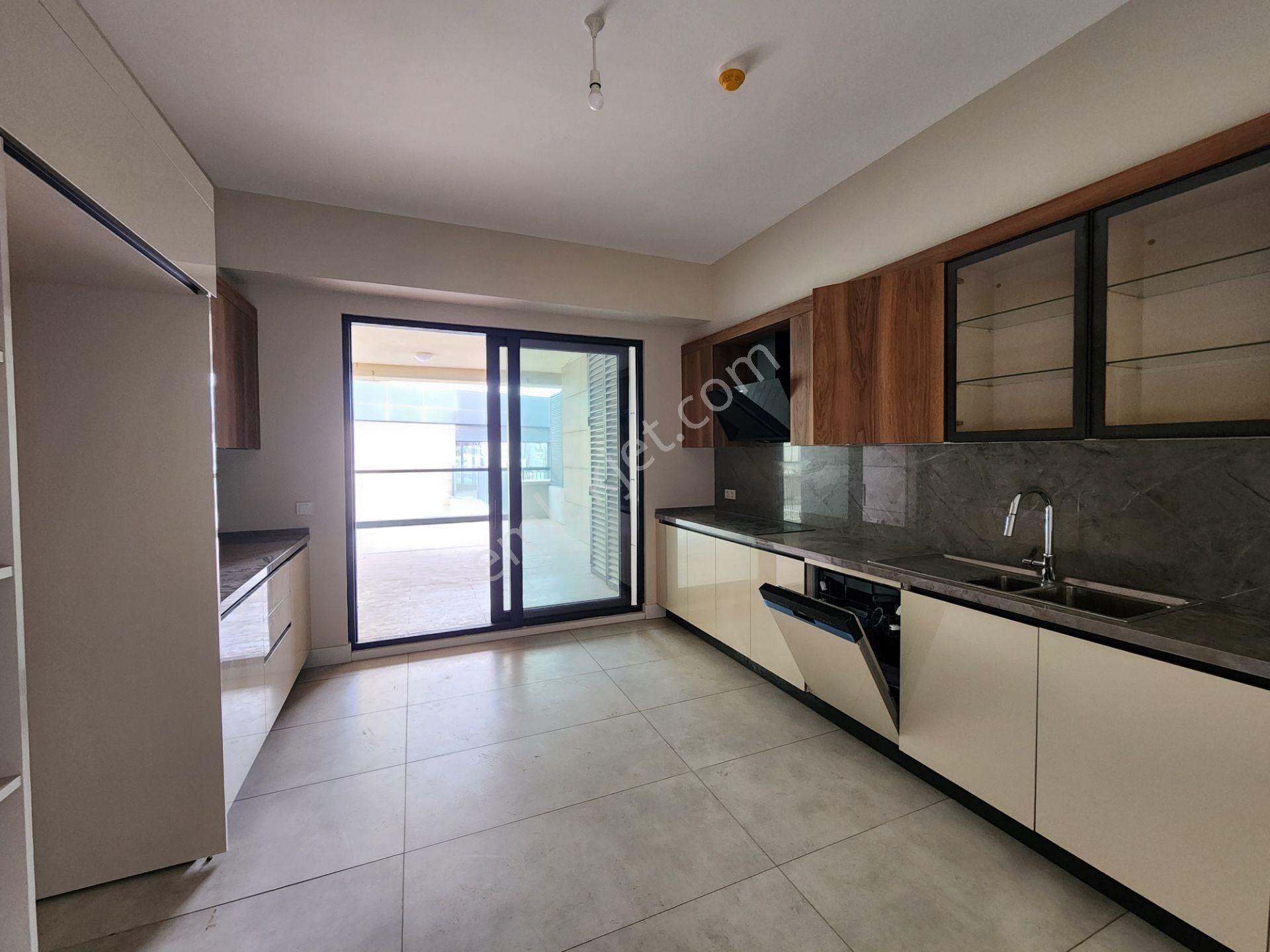 Kartal Batı Yakası Ödeme Avantajlı 47m2 Teraslı Tüm Camlardan Peyzaj Manzaralı Satılık 4+1 Daire - Görsel 10