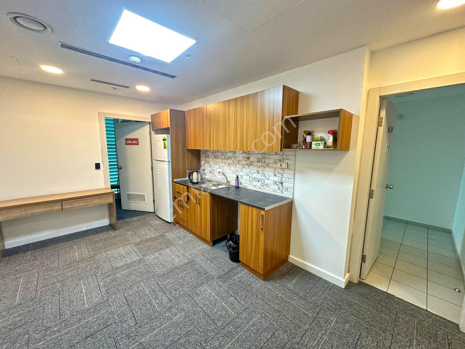 Remax'tan Maslak Sun Plaza'da Hazır Eşyalı 200 M2 Kiralık Ofis - Görsel 15