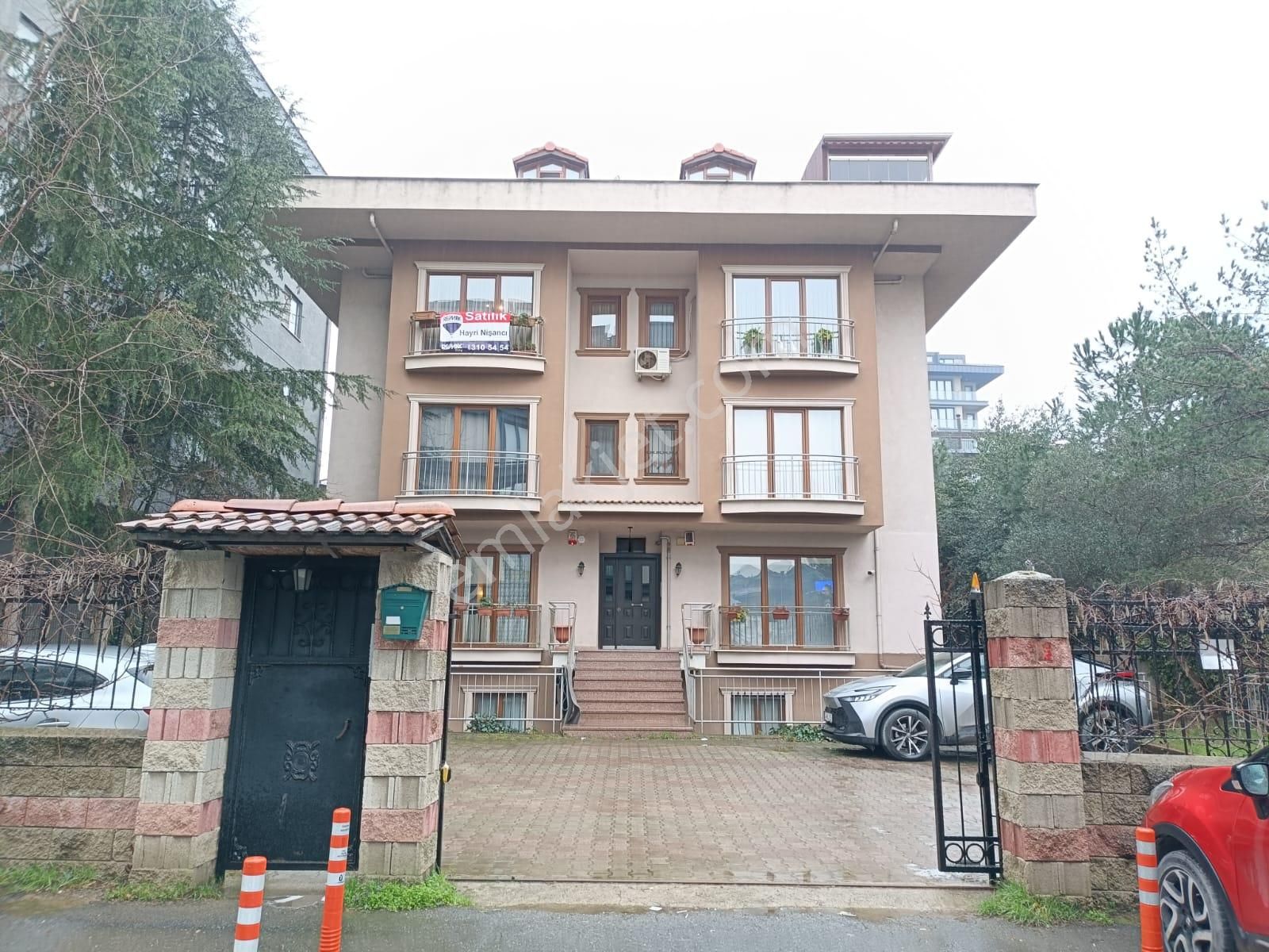 Üsküdar'da Masif Zeminli, Ultra Verimli, Standart Üstü Satılık Dubleks Daire