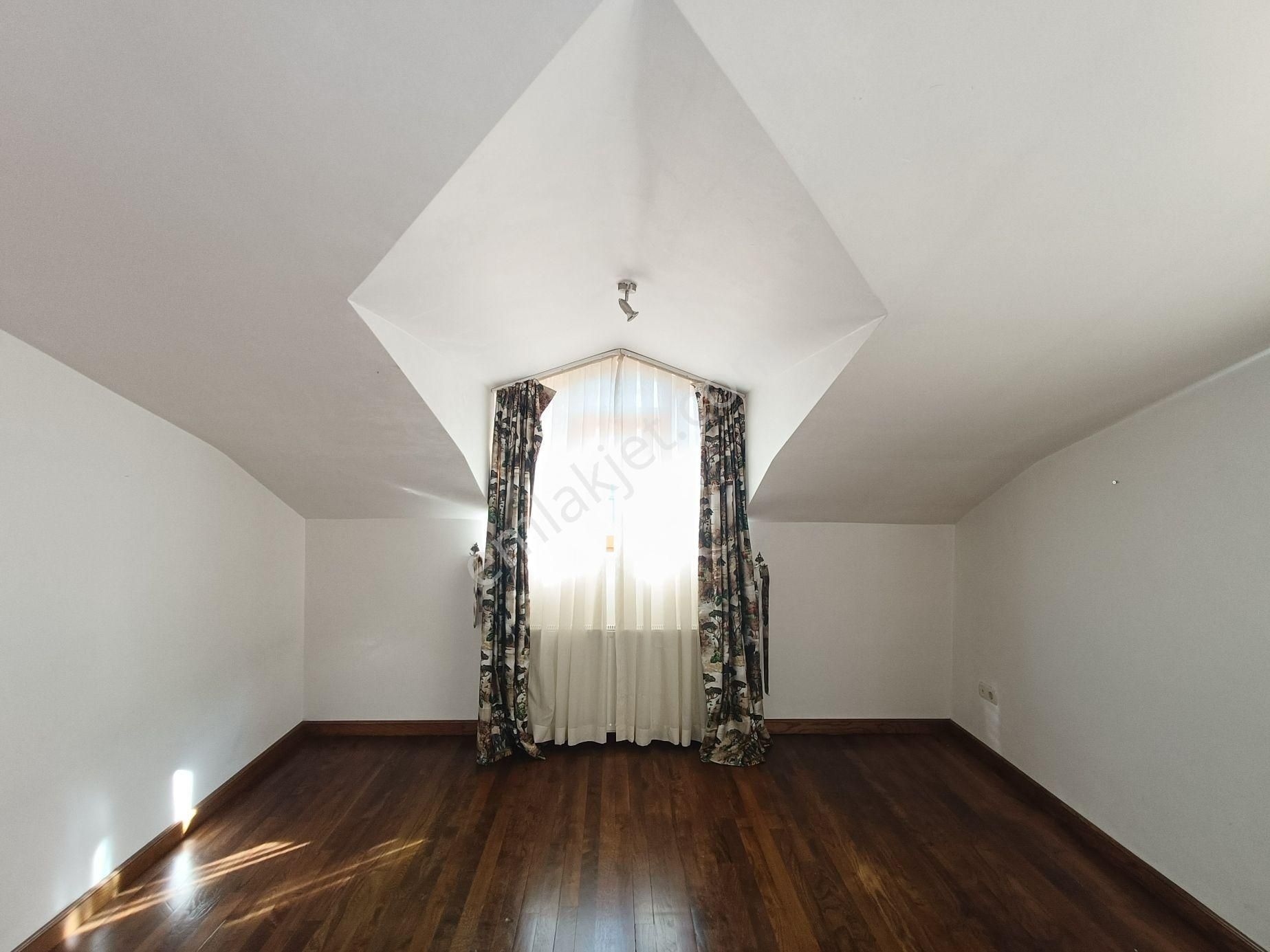 Üsküdar'da Masif Zeminli, Ultra Verimli, Standart Üstü Satılık Dubleks Daire - Görsel 26