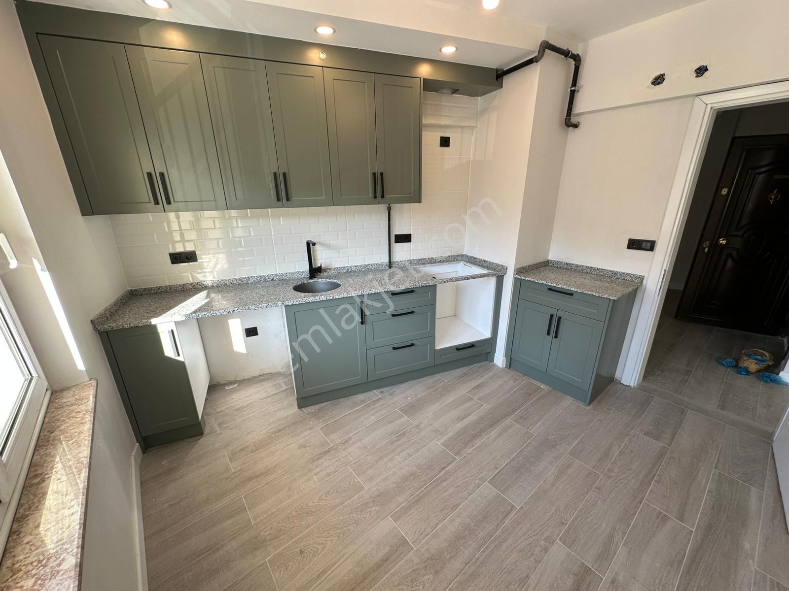 Değirmenönü Mahallesinde Komple Yenilenmiş 3+1 Çift Balkonlu Daire D112 - Görsel 3