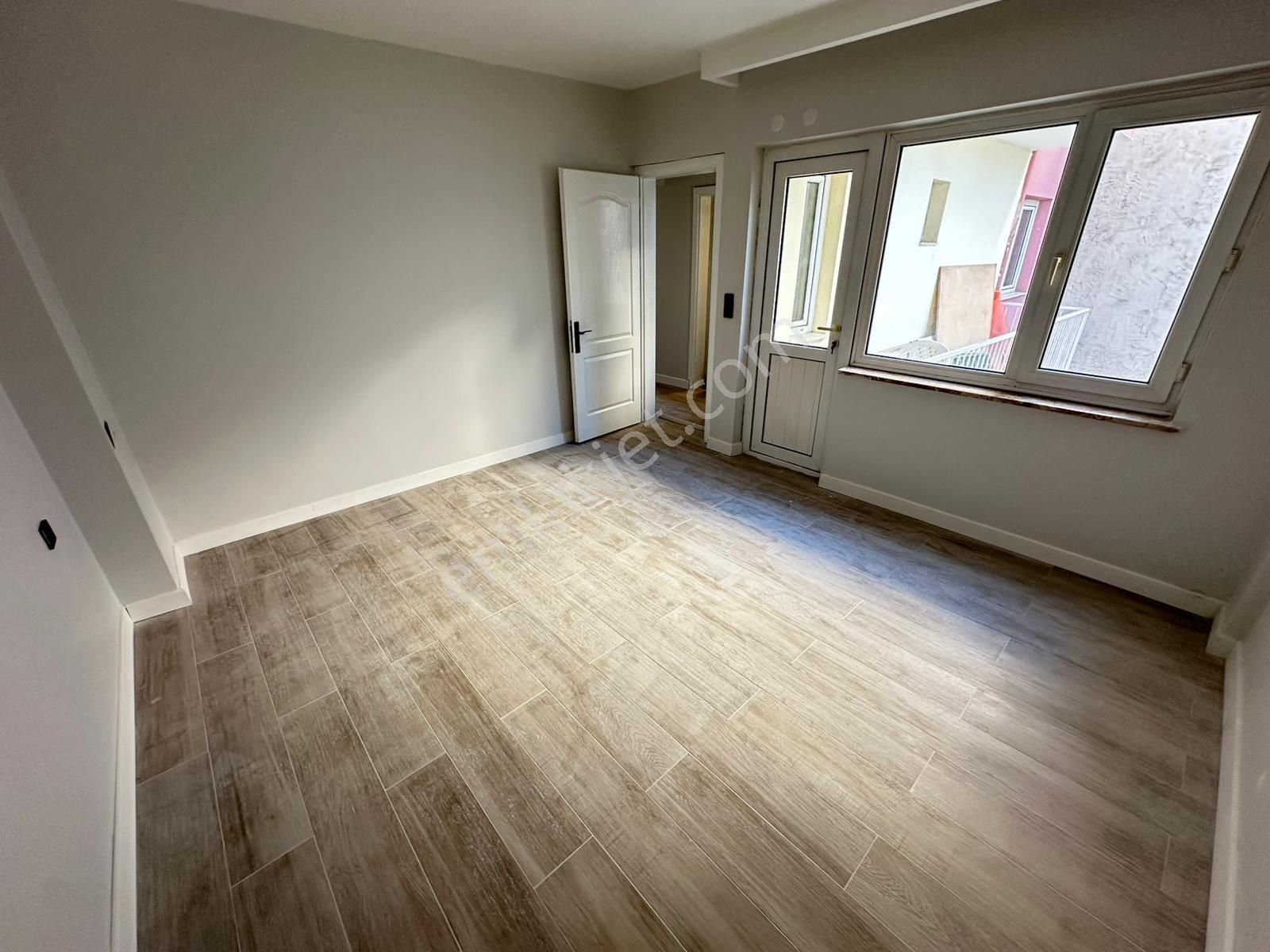 Değirmenönü Mahallesinde Komple Yenilenmiş 3+1 Çift Balkonlu Daire D112 - Görsel 6