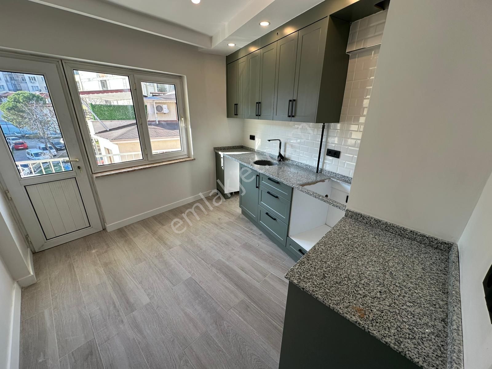 Değirmenönü Mahallesinde Komple Yenilenmiş 3+1 Çift Balkonlu Daire D112 - Görsel 4