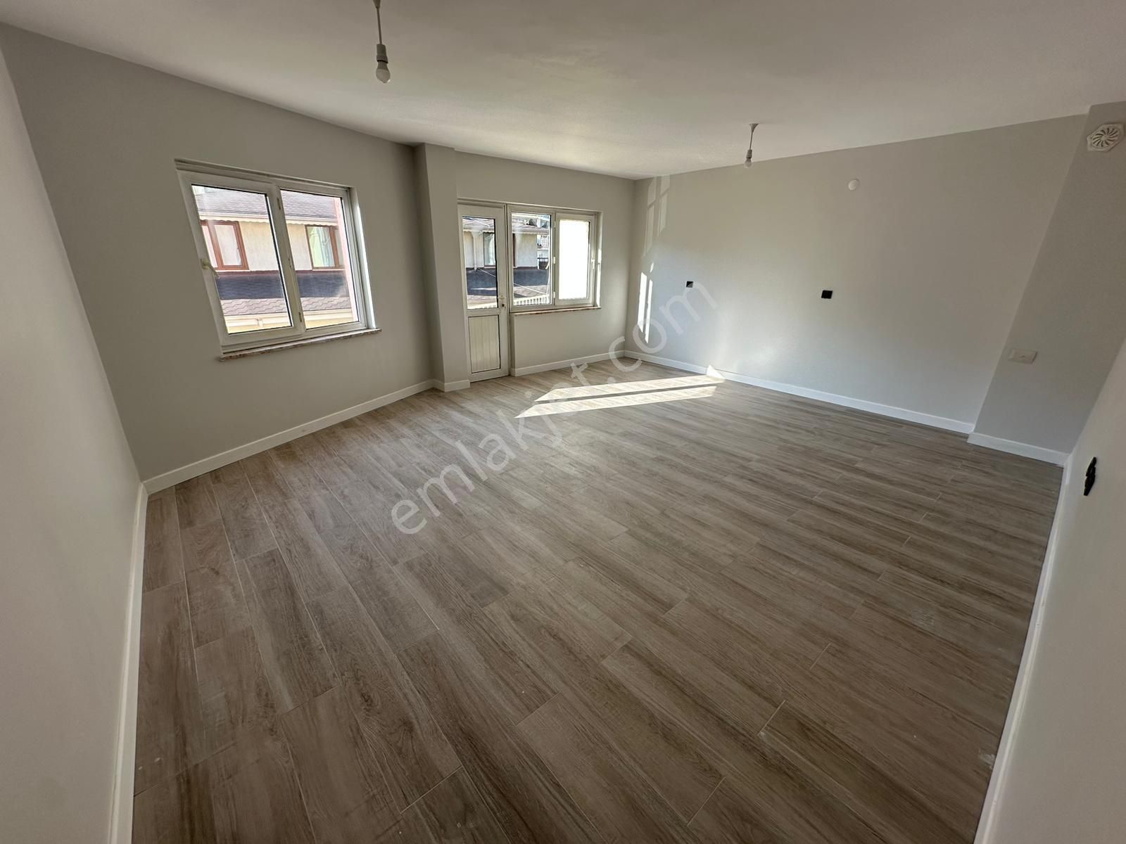 Değirmenönü Mahallesinde Komple Yenilenmiş 3+1 Çift Balkonlu Daire D112 - Görsel 2