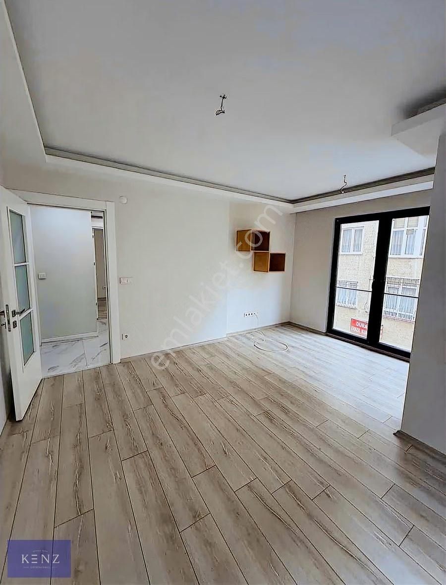 Ulaşım Sorunu Yok ! Libadiye Cadde Üzeri Kiralık 2+1 - Görsel 4